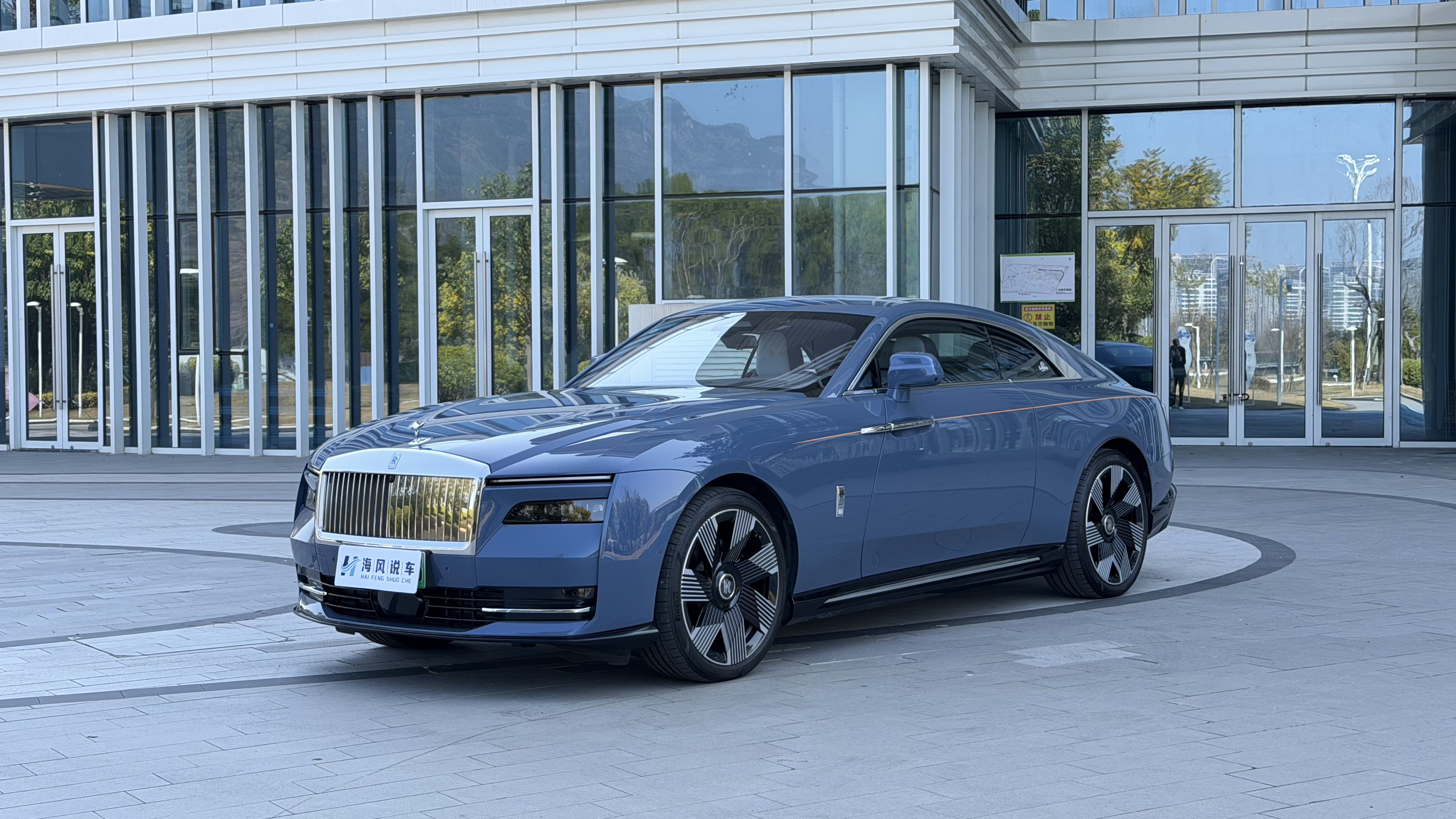 Rolls-Royce Spectre 2024 汽车图片 