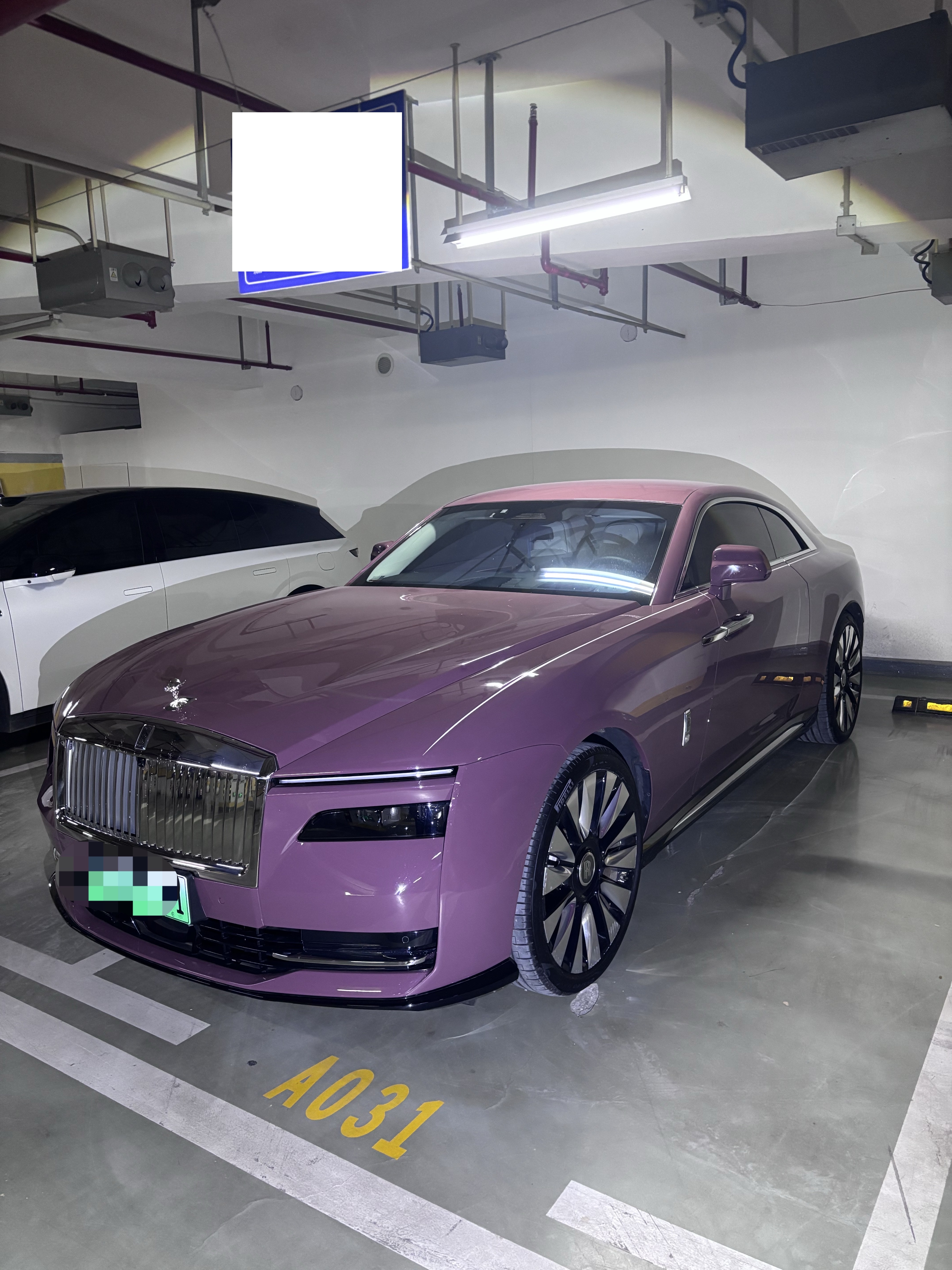 Rolls-Royce Spectre 2025 汽车图片 