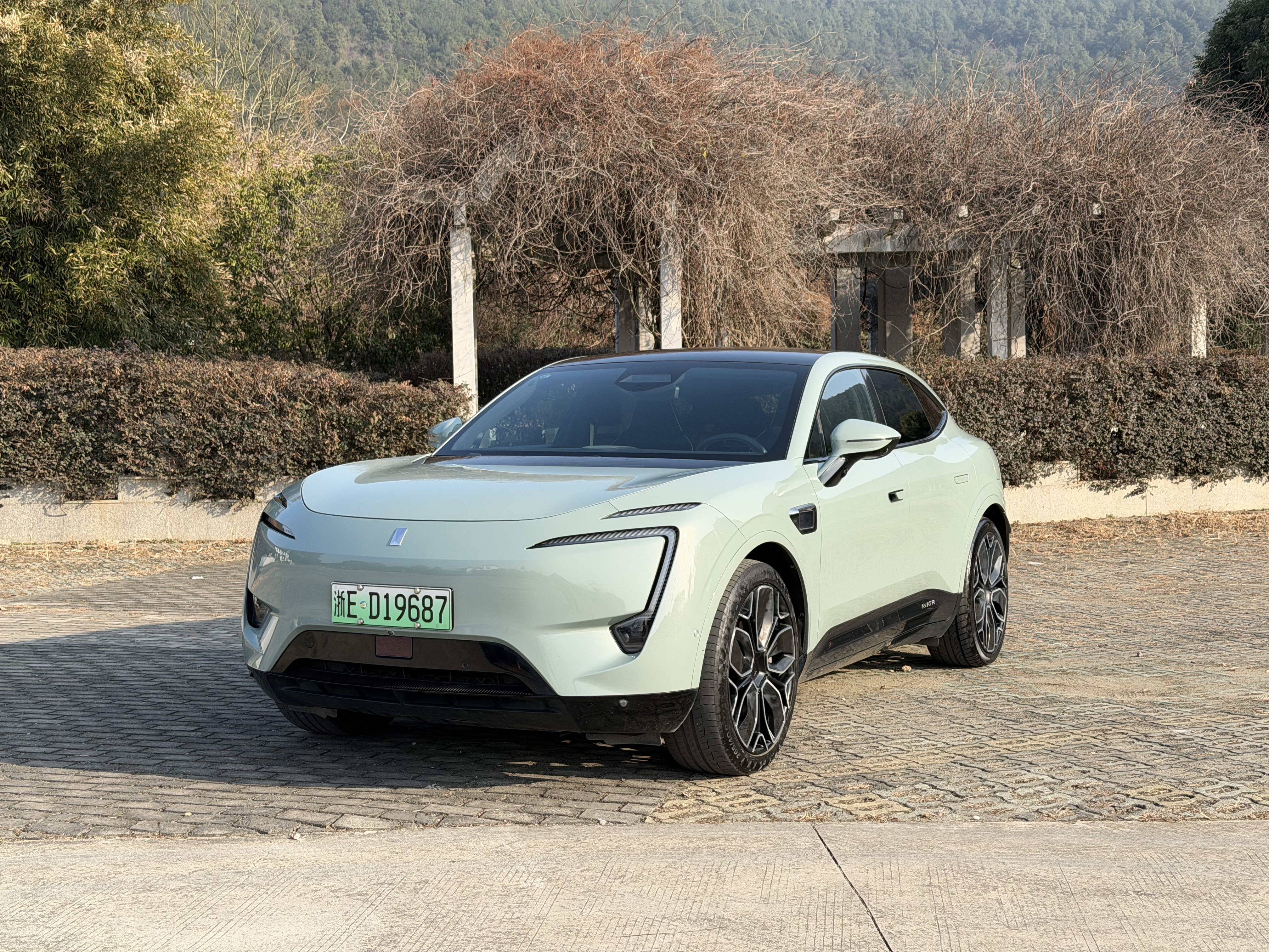 Avatr 11 2023 car image 