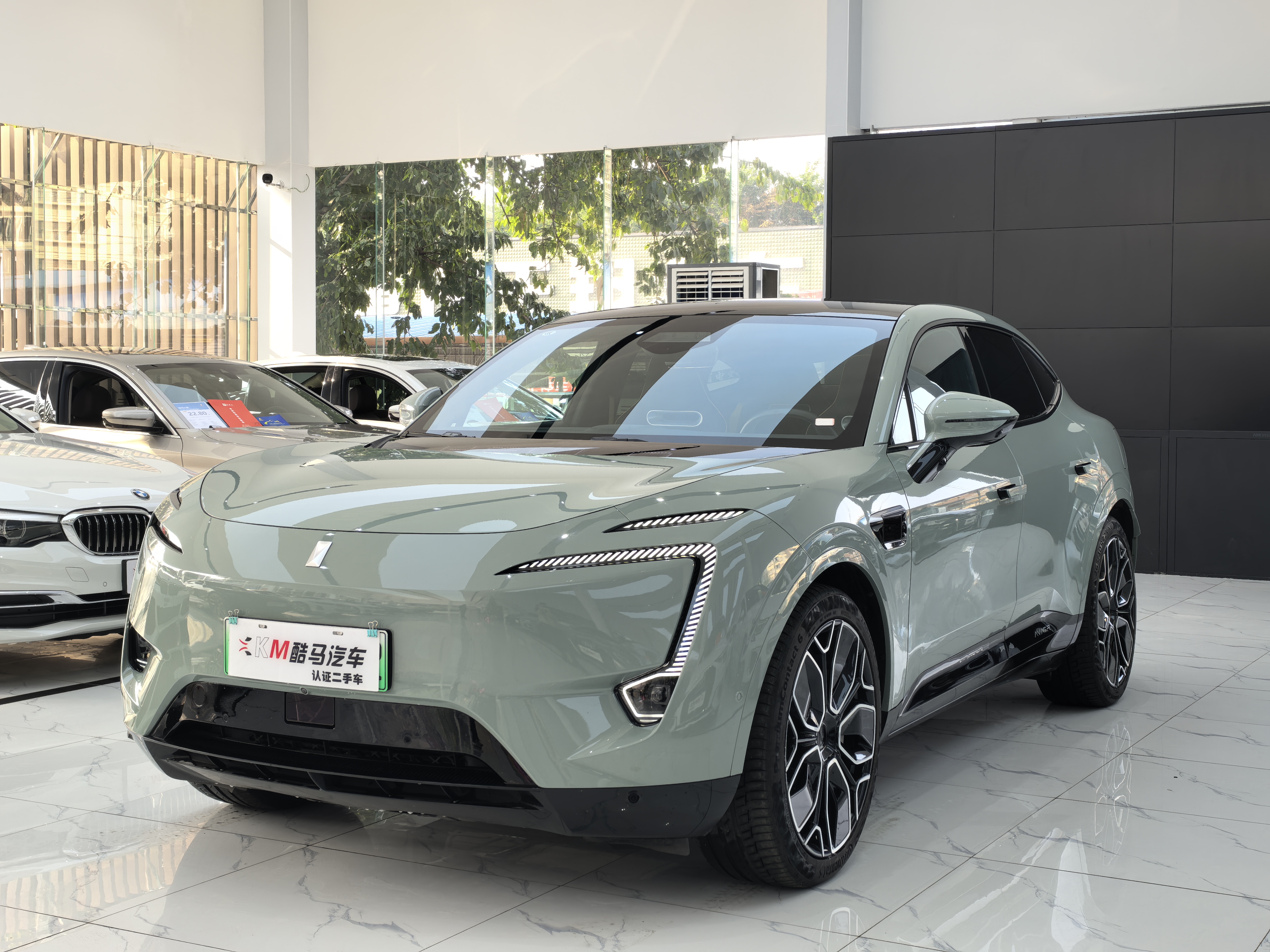 Avatr 11 2023 car image 