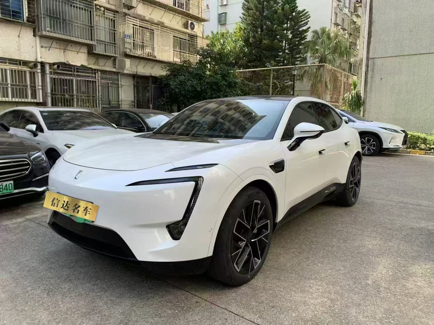 Avatr 11 2023 car image 