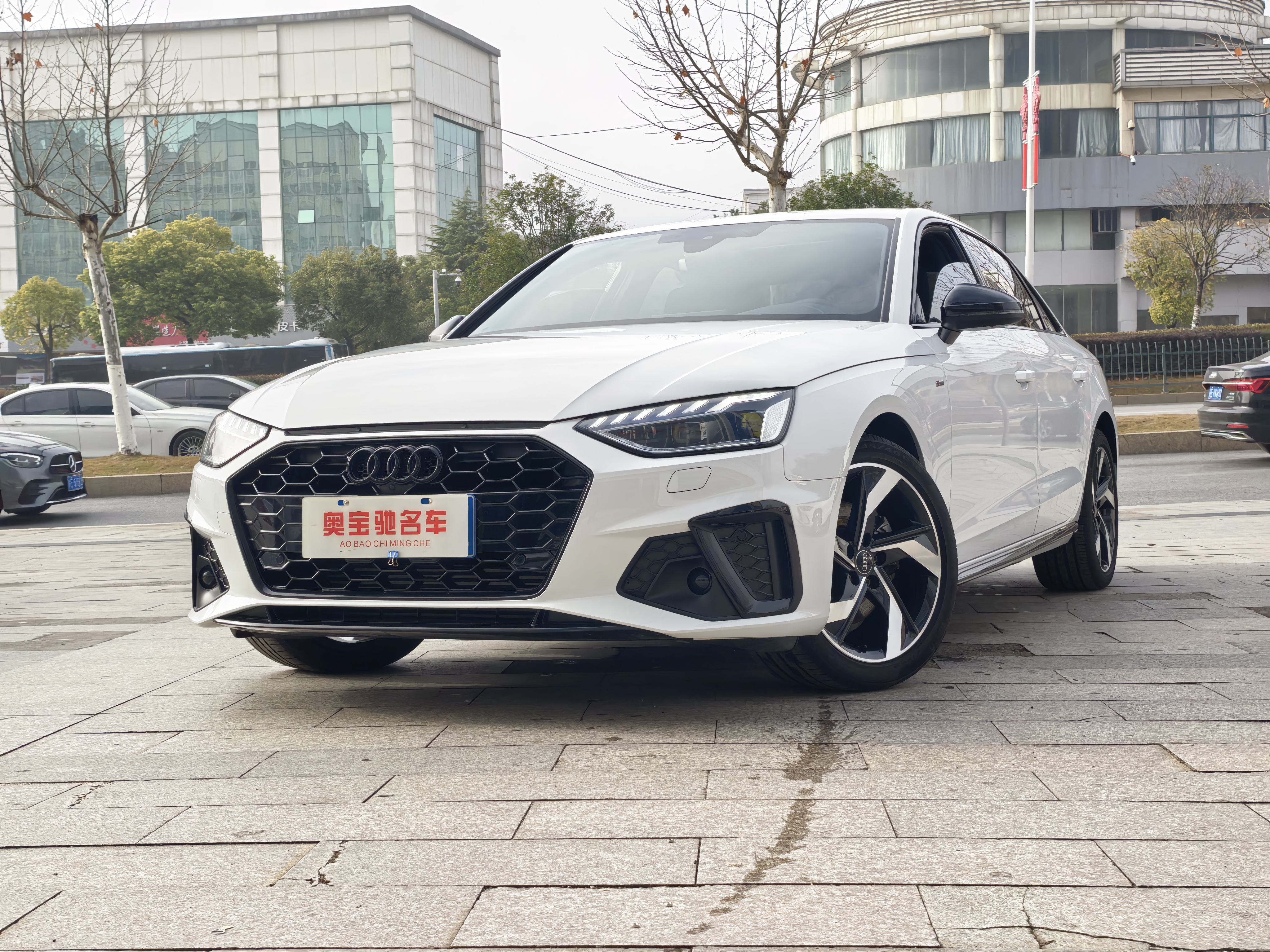 Audi A4L 2023 car image 