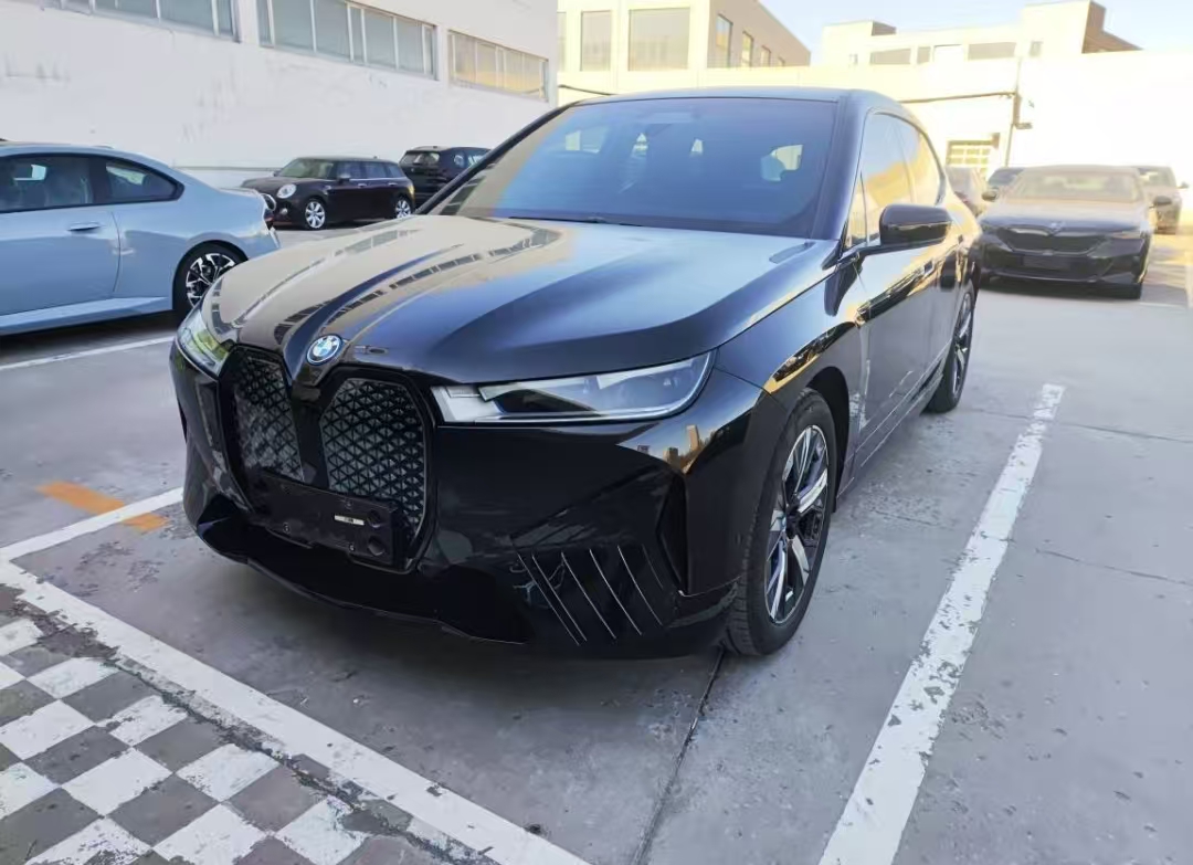 BMW iX 2023 car image 