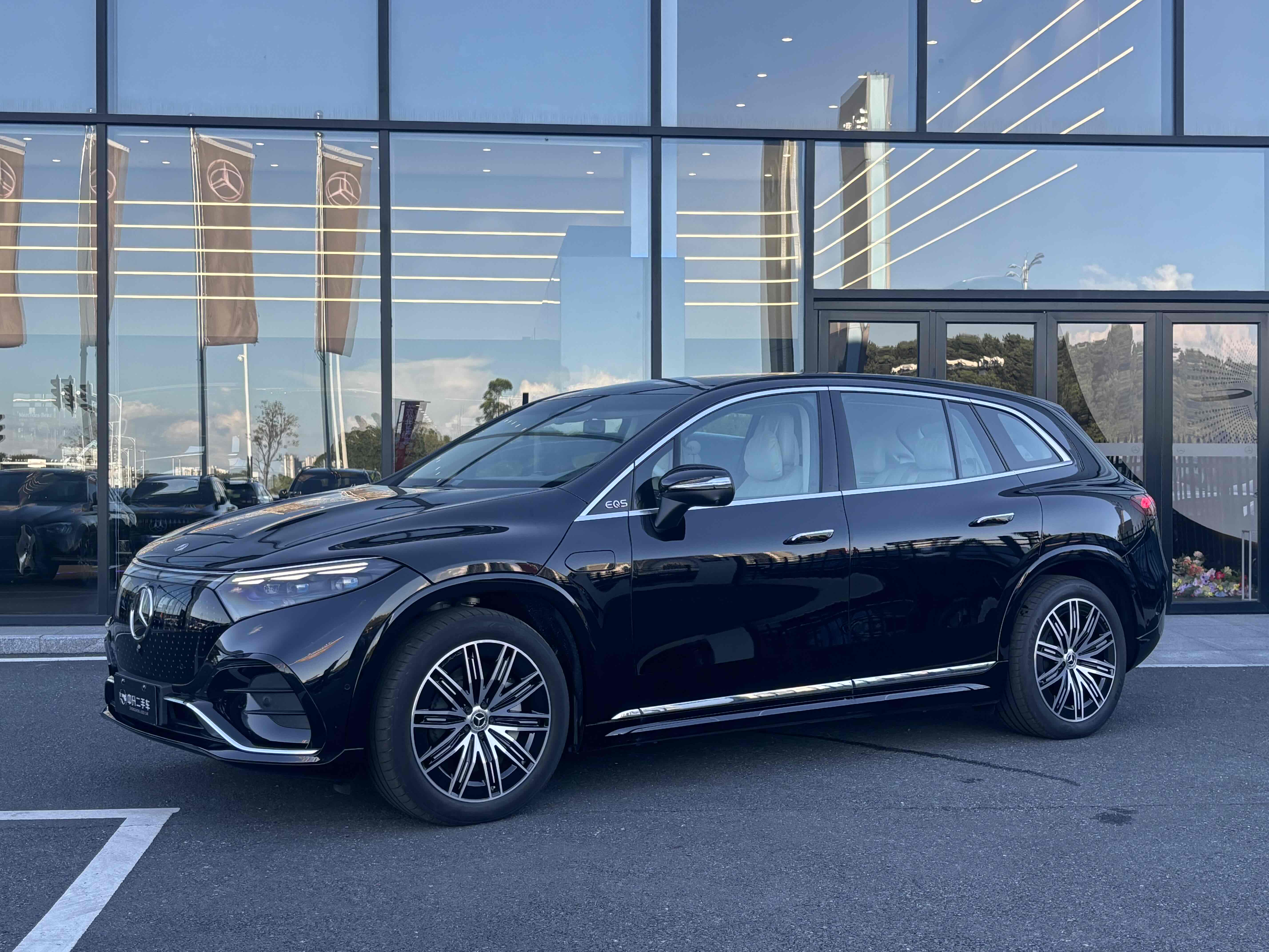 Mercedes-Benz EQS SUV 2025 Mercedes-Benz EQS SUV 2025 car image