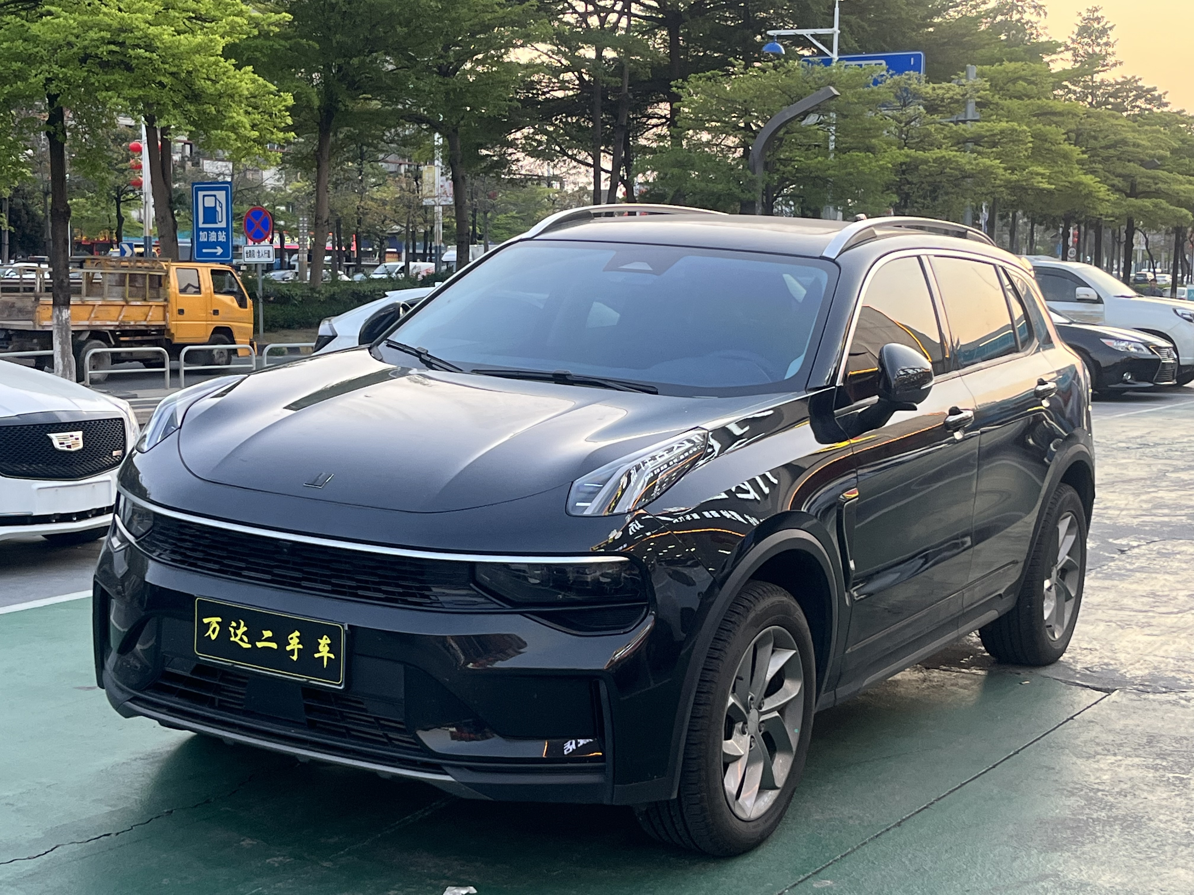 Lynk & Co 01 2023 Lynk & Co 01 2023 car image