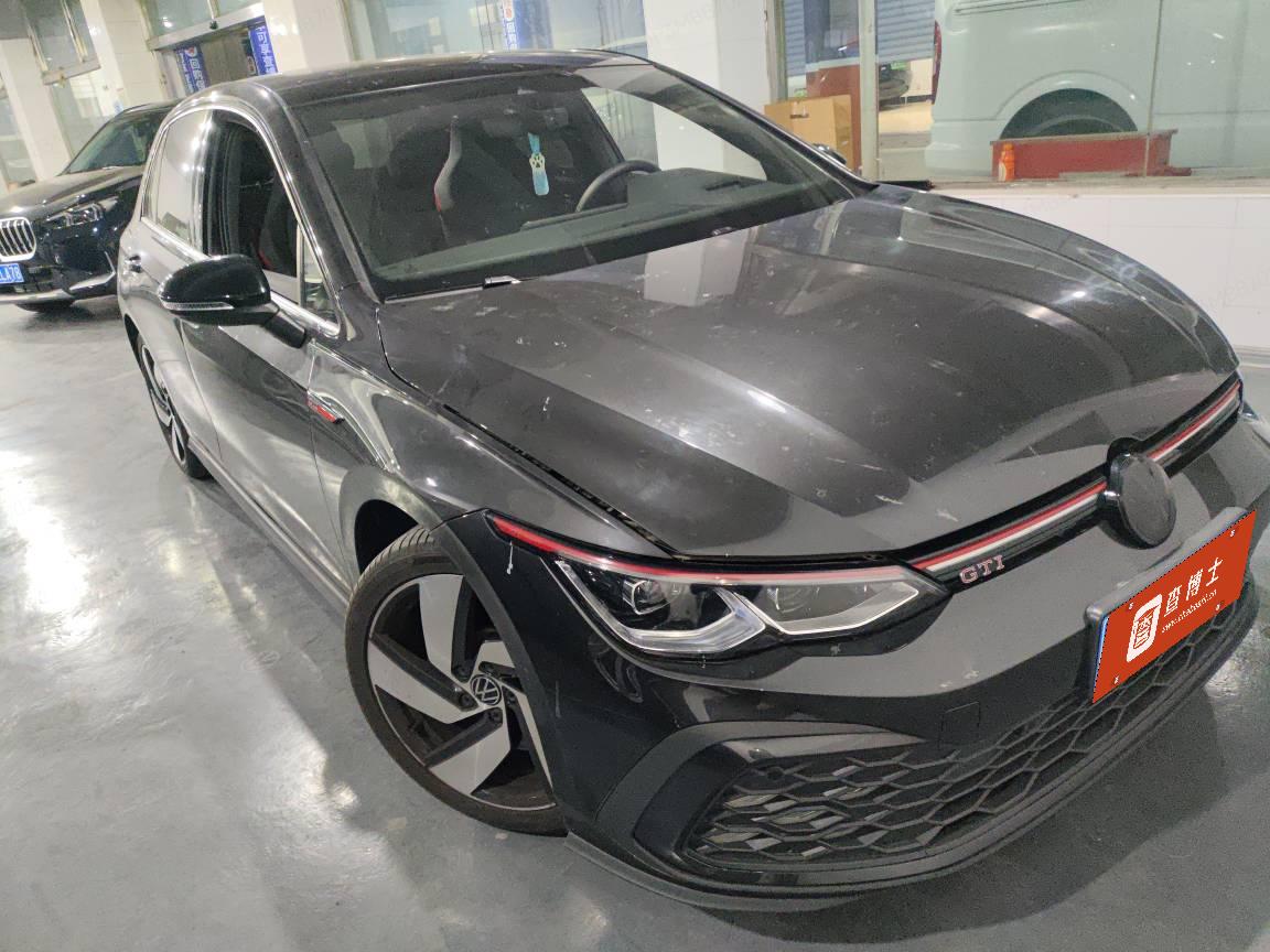 Volkswagen GolfGTI 2024 immagine di auto 