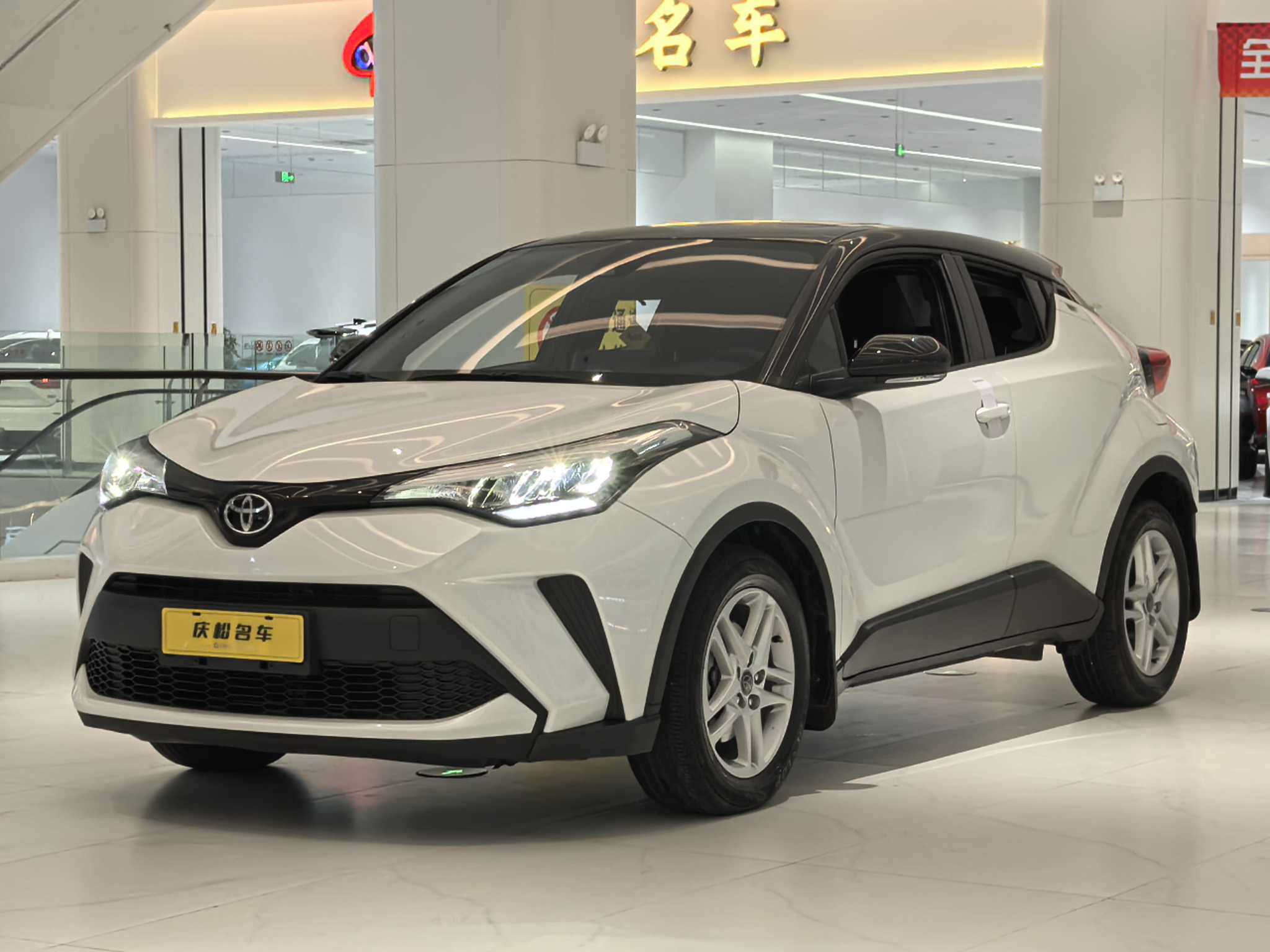 Toyota C-HR 2023 汽车图片 
