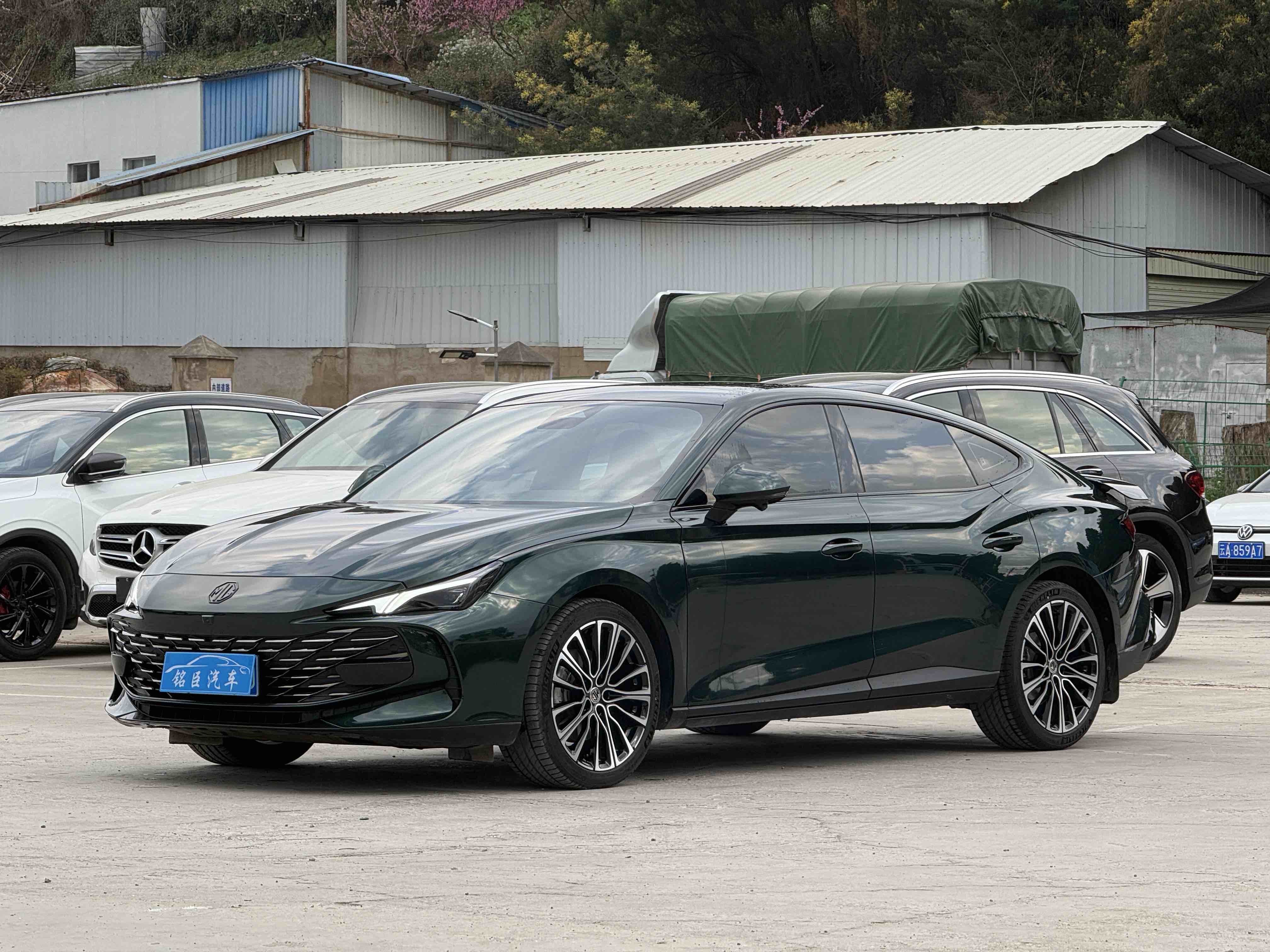 MG 7 2023 immagine di auto 