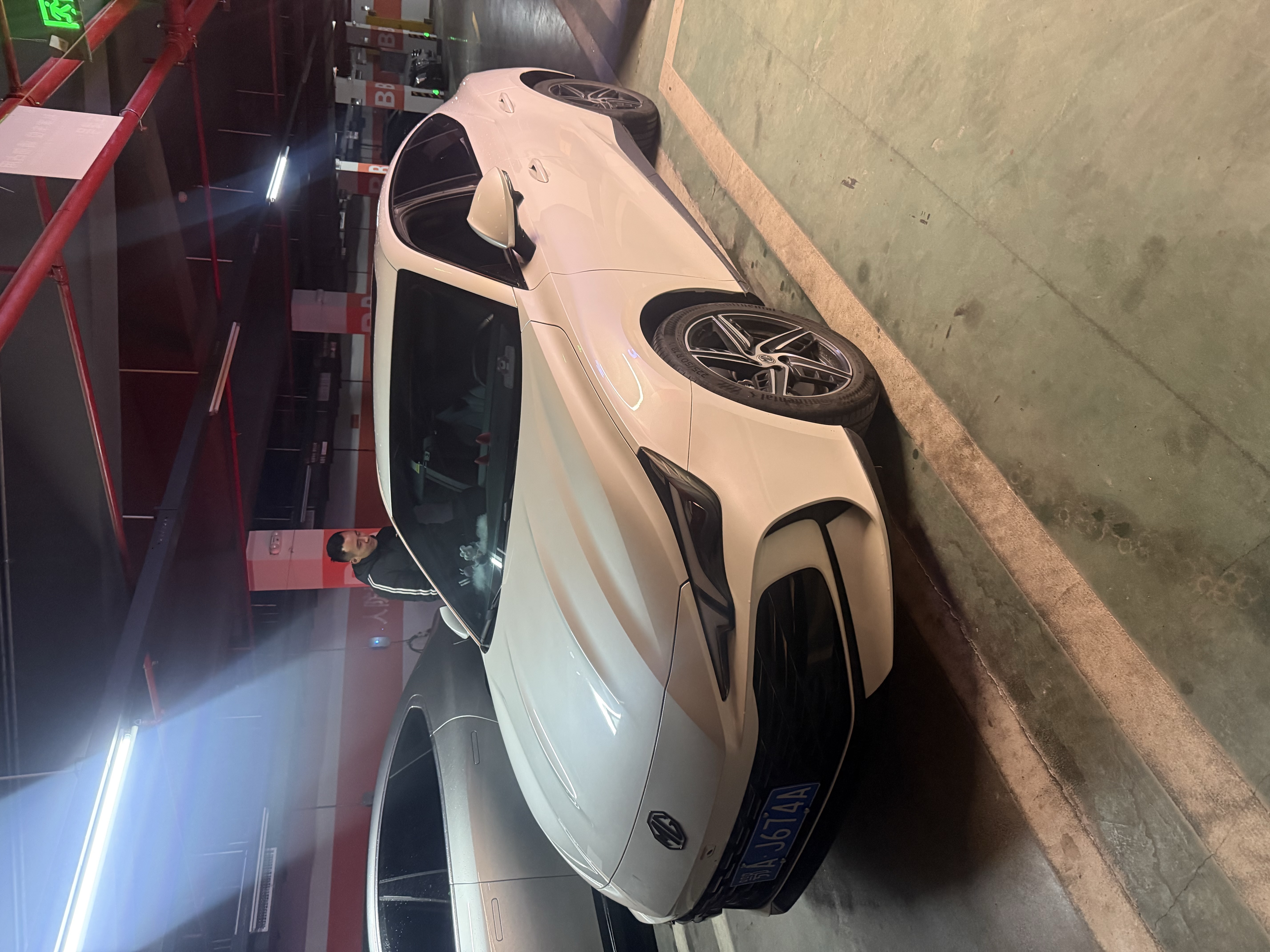 MG 7 2023 immagine di auto 