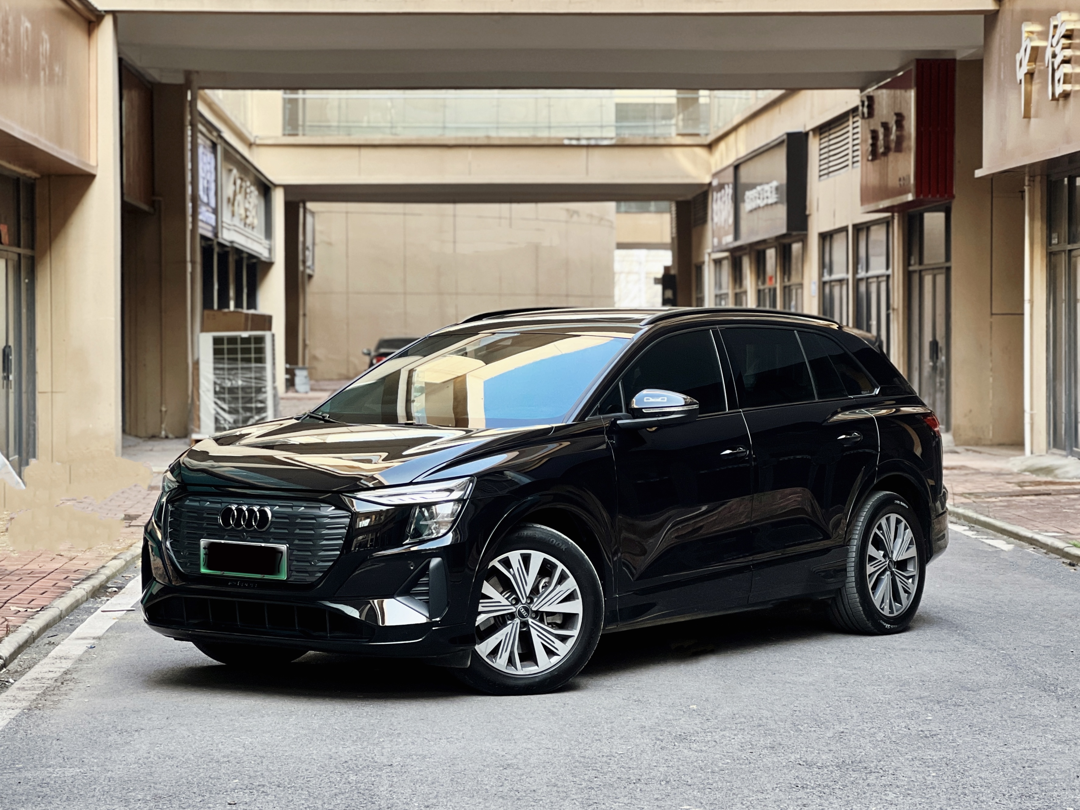 Audi Q5 e-tron 2024 Audi Q5 e-tron 2024 immagine di auto