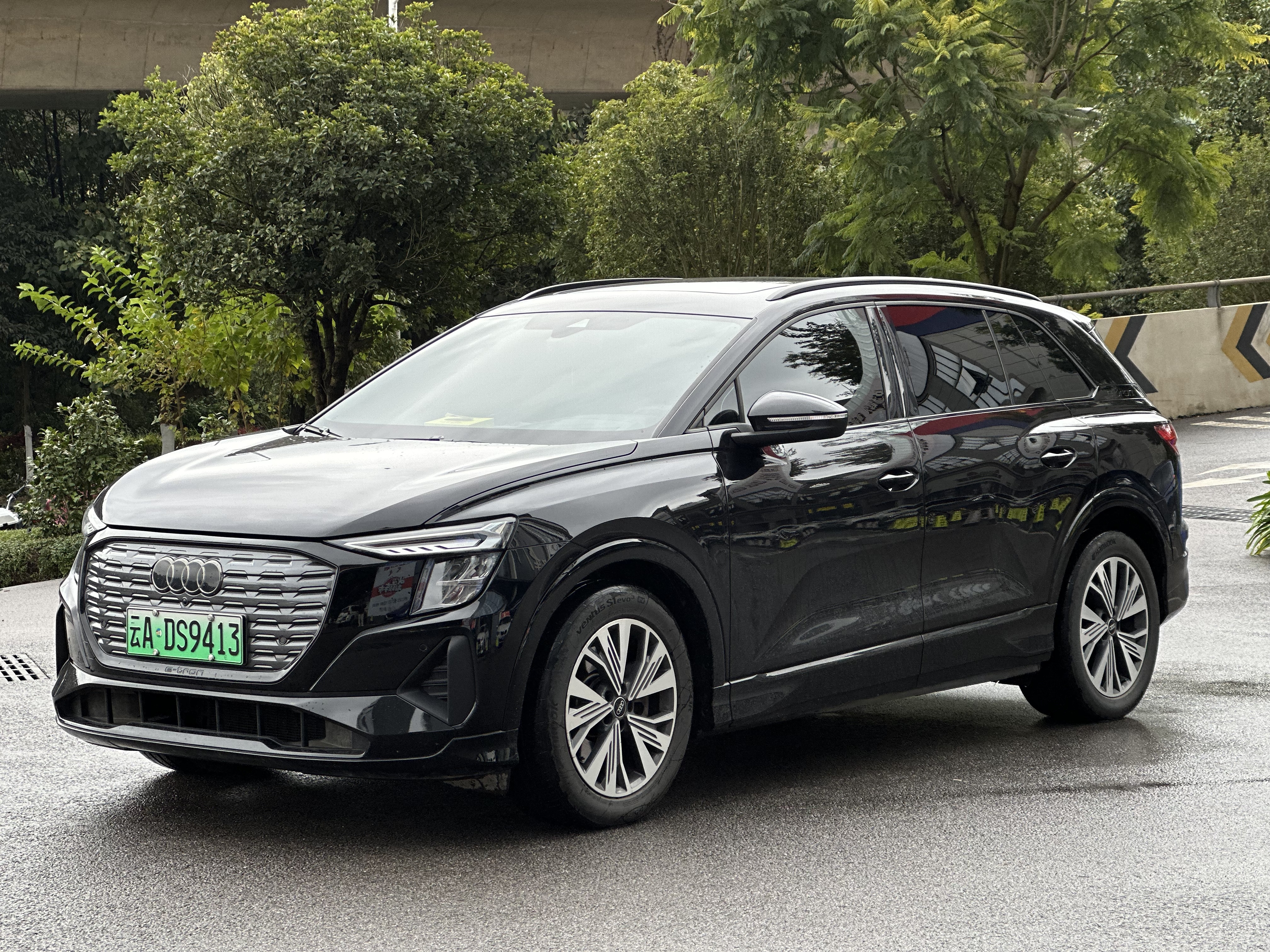 Audi Q5 e-tron 2024 Audi Q5 e-tron 2024 immagine di auto