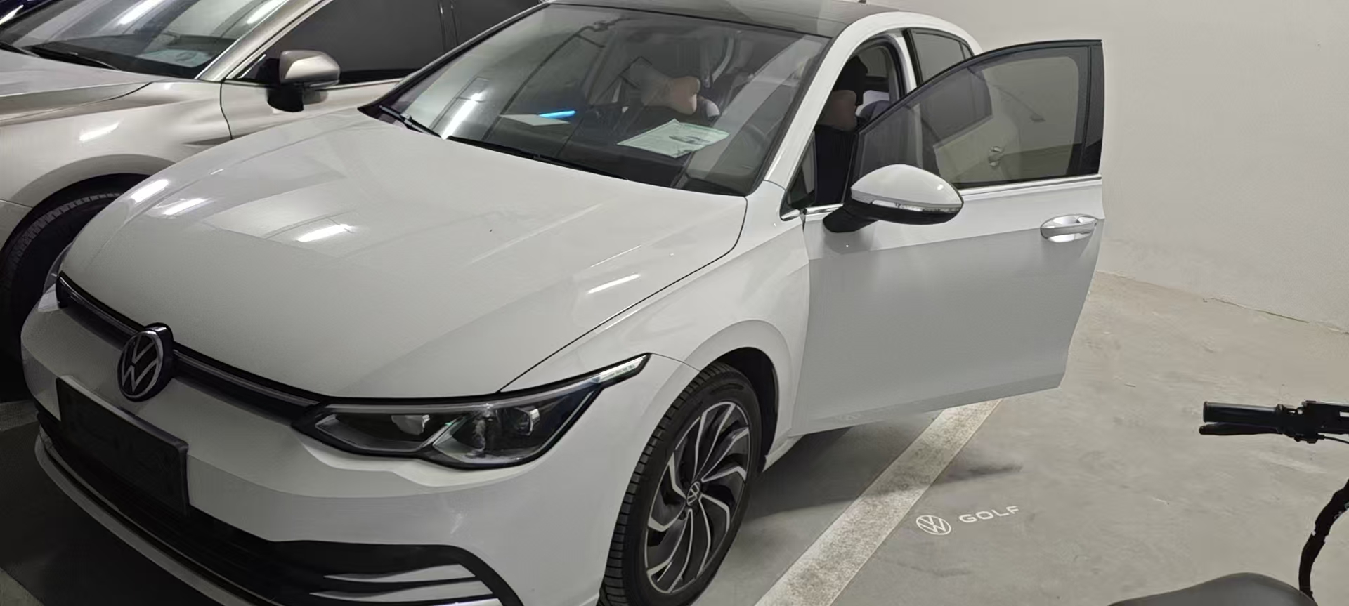 Volkswagen Golf 2024 immagine di auto 