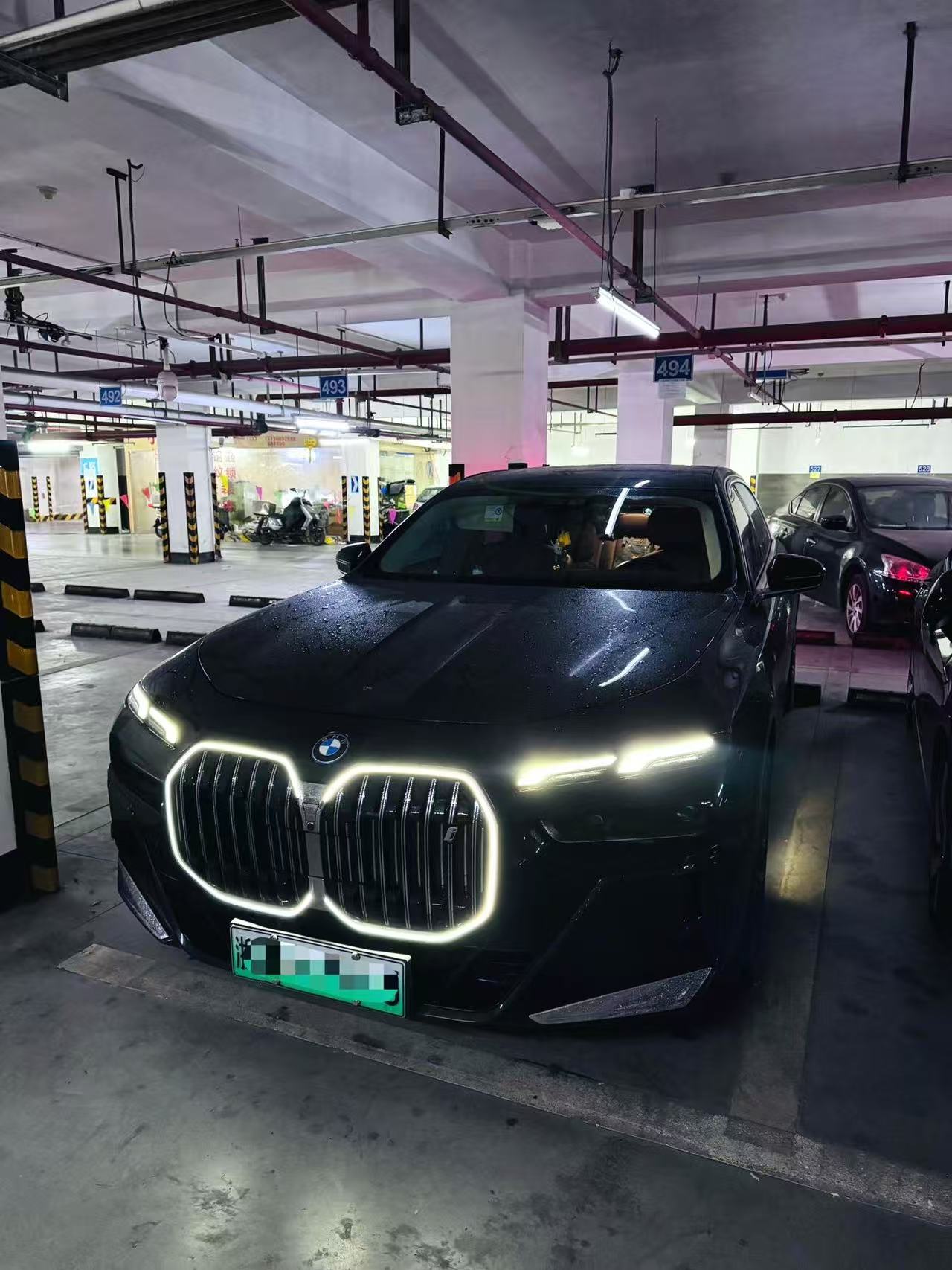 BMW i7 2024 car image 