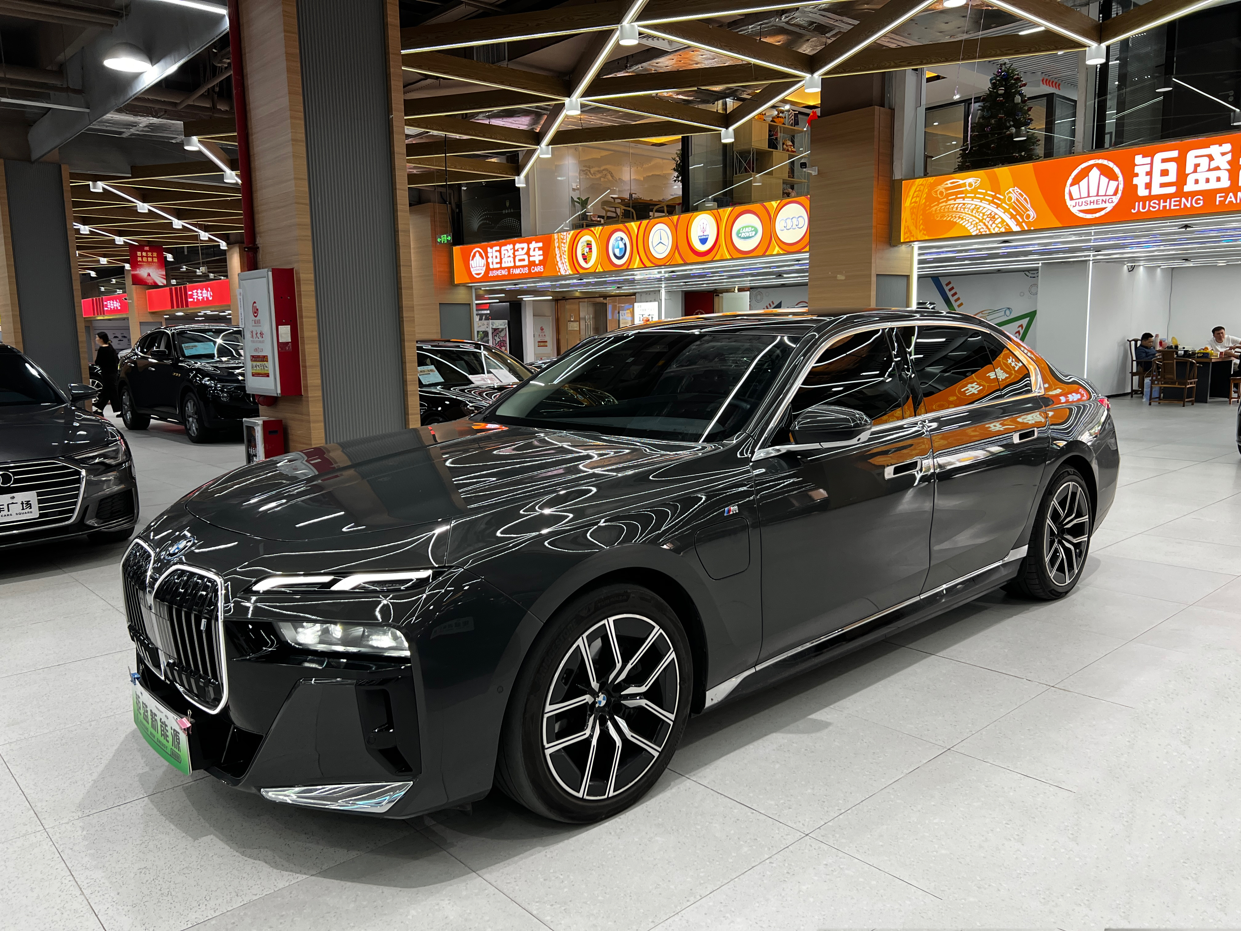 BMW i7 2023 immagine di auto 