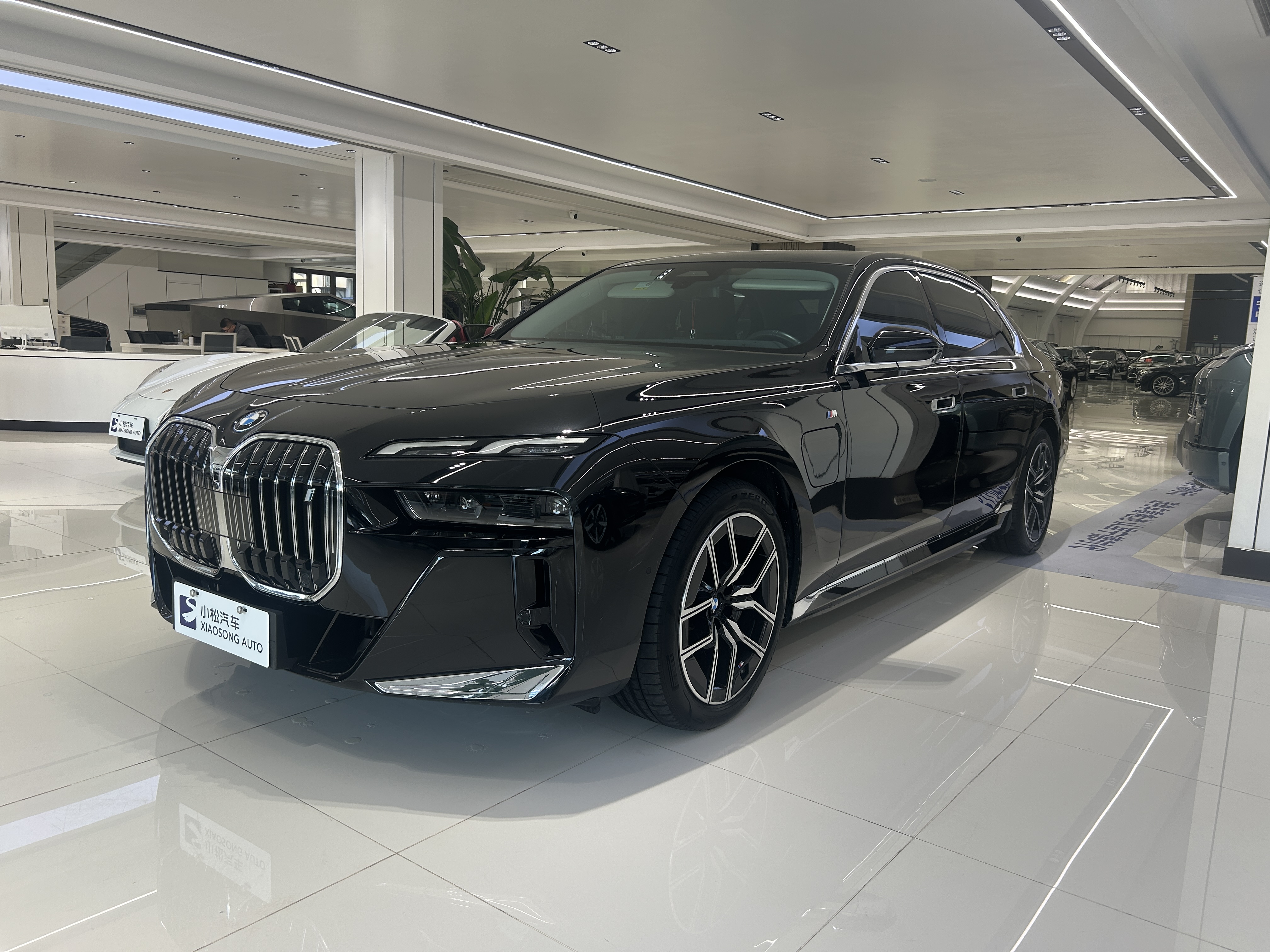 BMW i7 2023 car image 