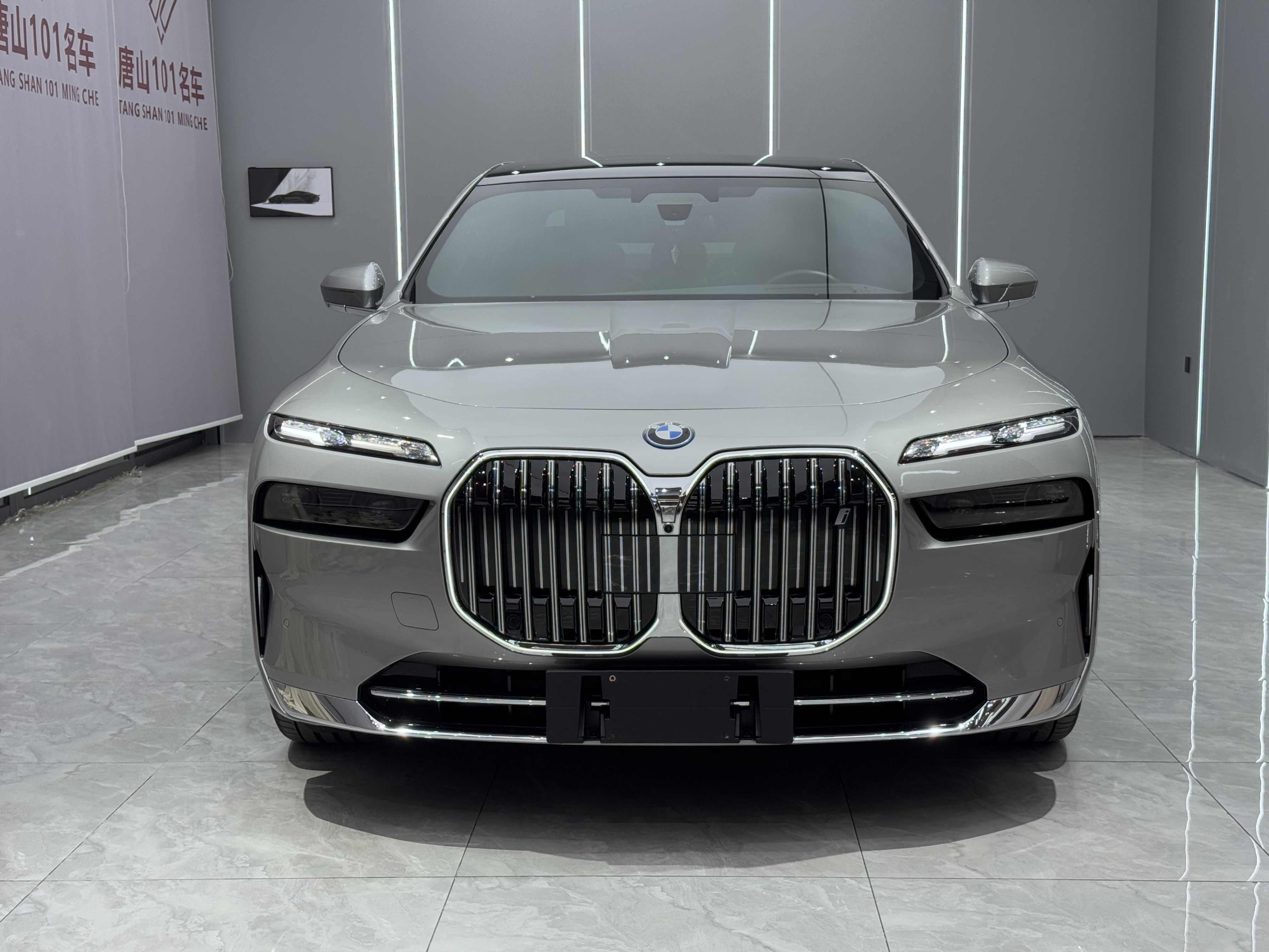 BMW i7 2023 immagine di auto 