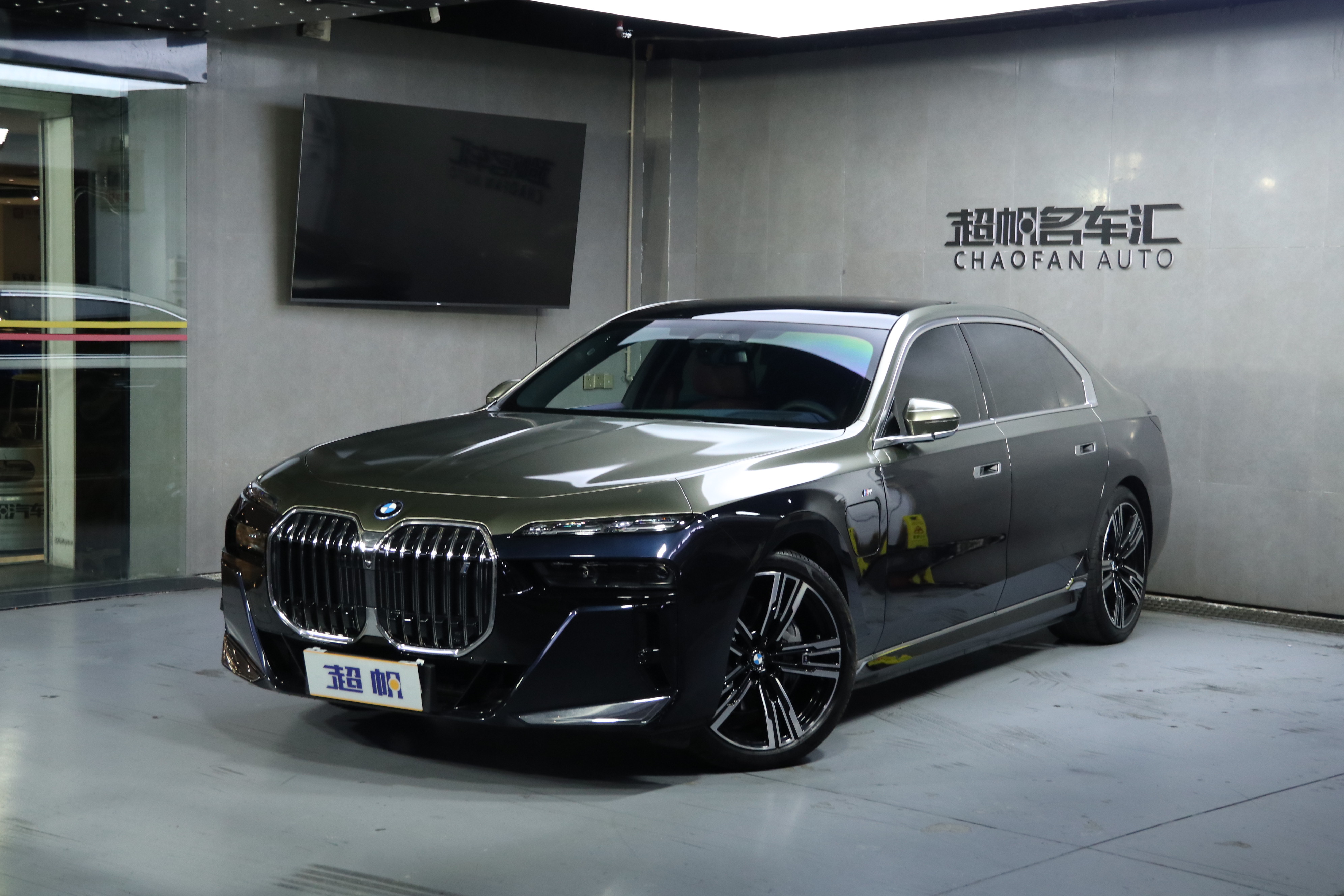 BMW i7 M70L 2025 car image 