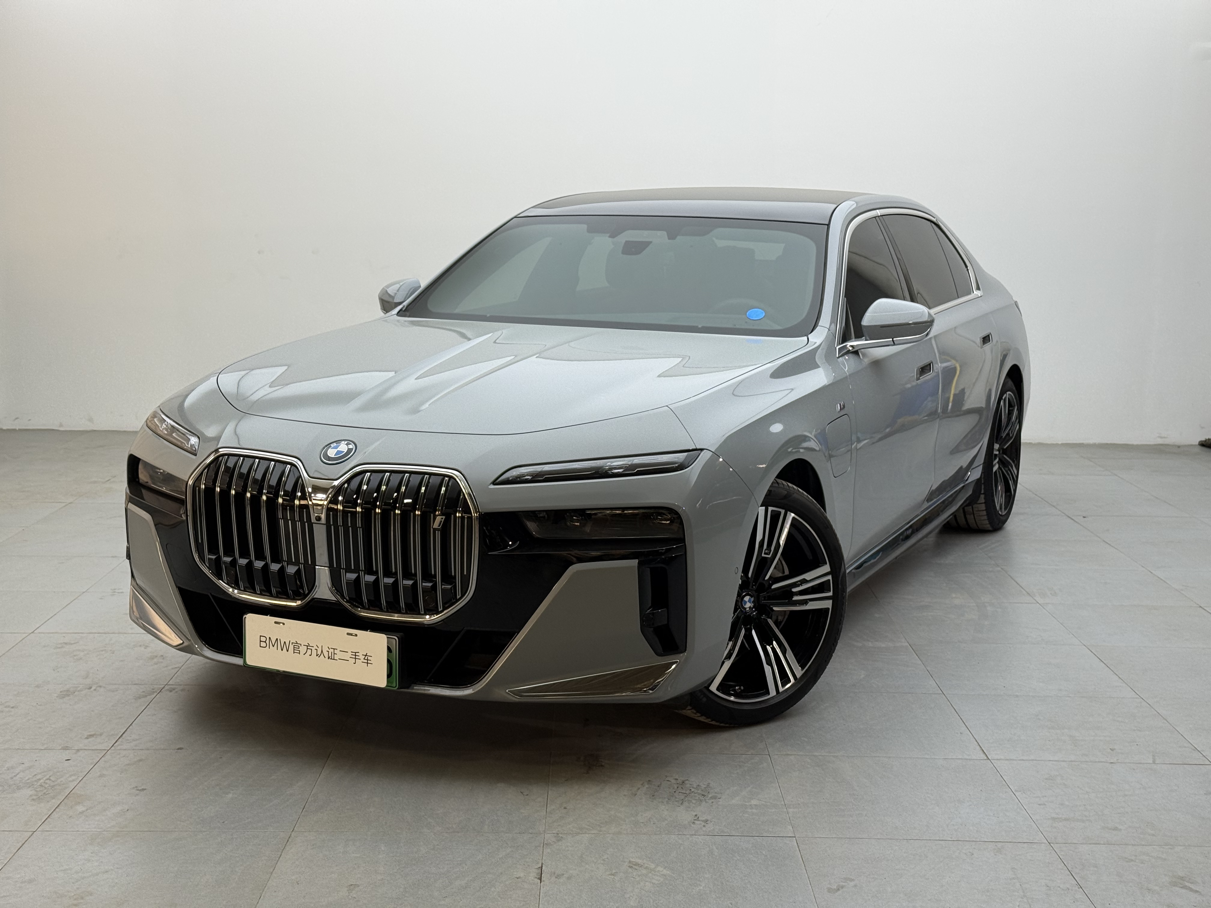 BMW i7 2025 car image 