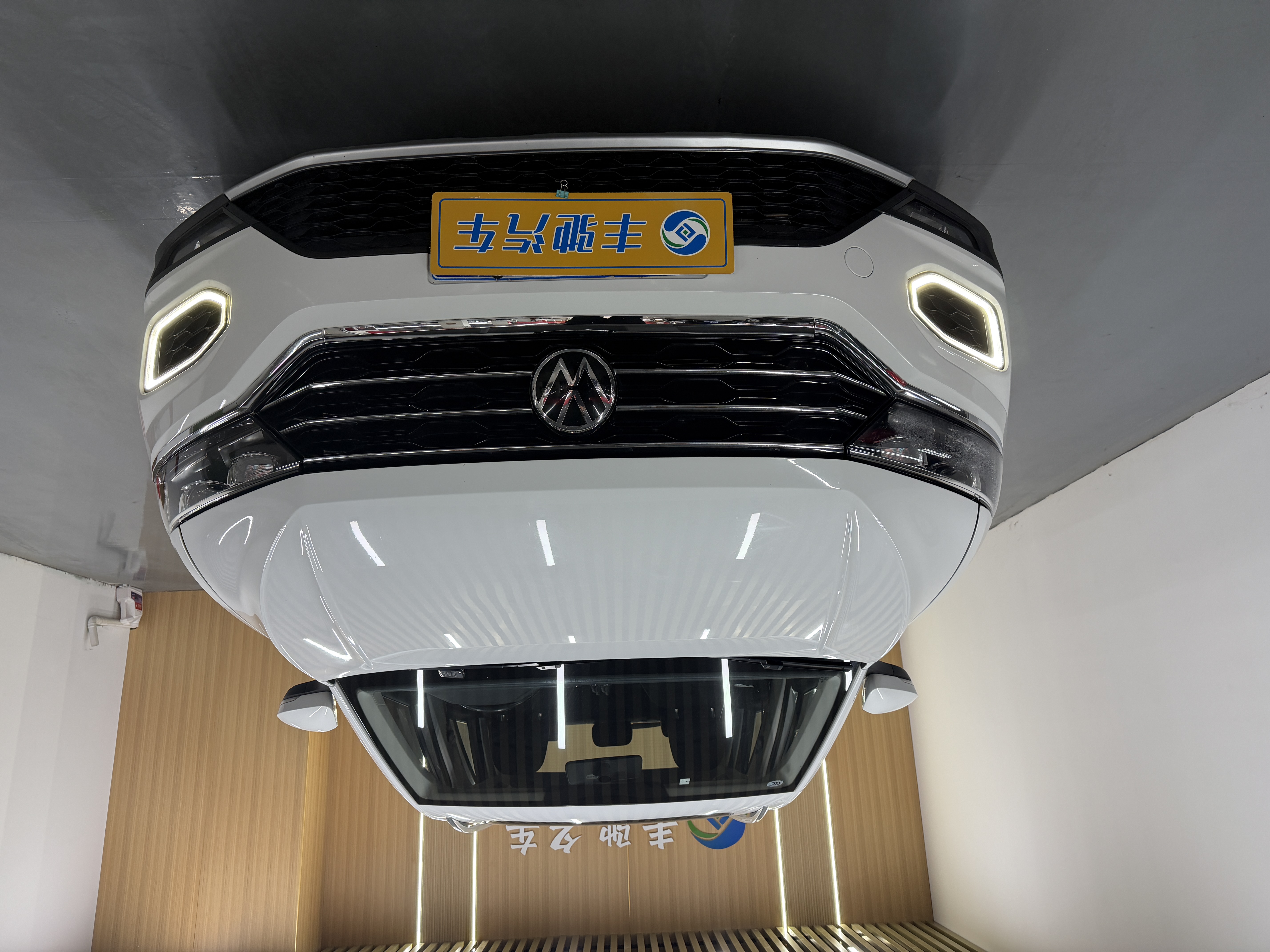 Volkswagen T-Roc 2023 Volkswagen T-Roc 2023 car image