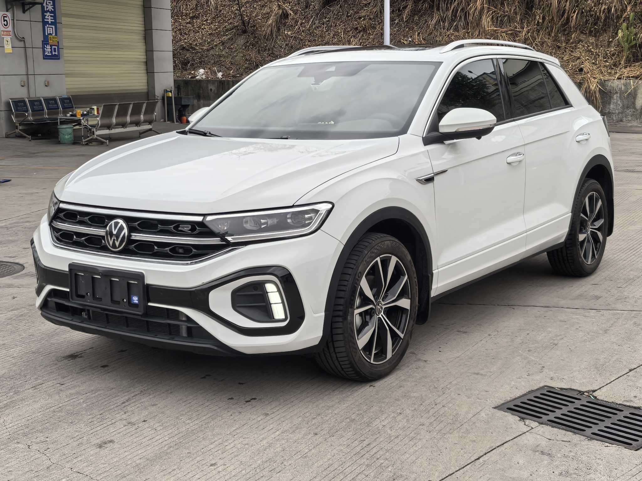Volkswagen T-Roc 2023 Volkswagen T-Roc 2023 car image
