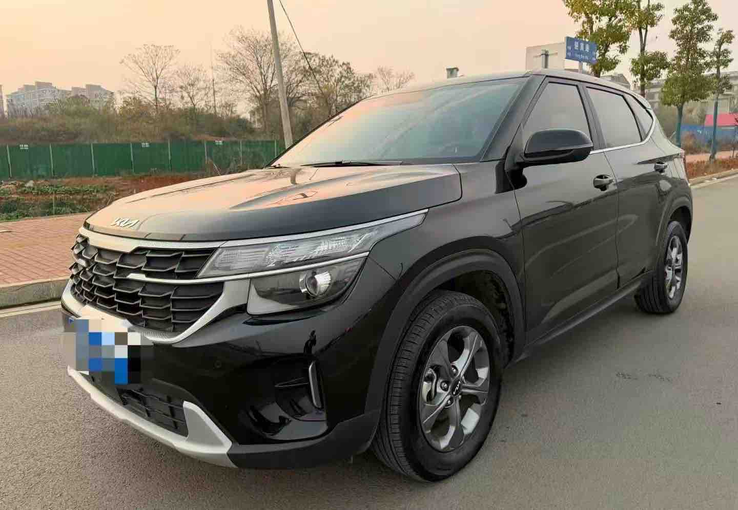 Kia Seltos 2023 汽车图片 