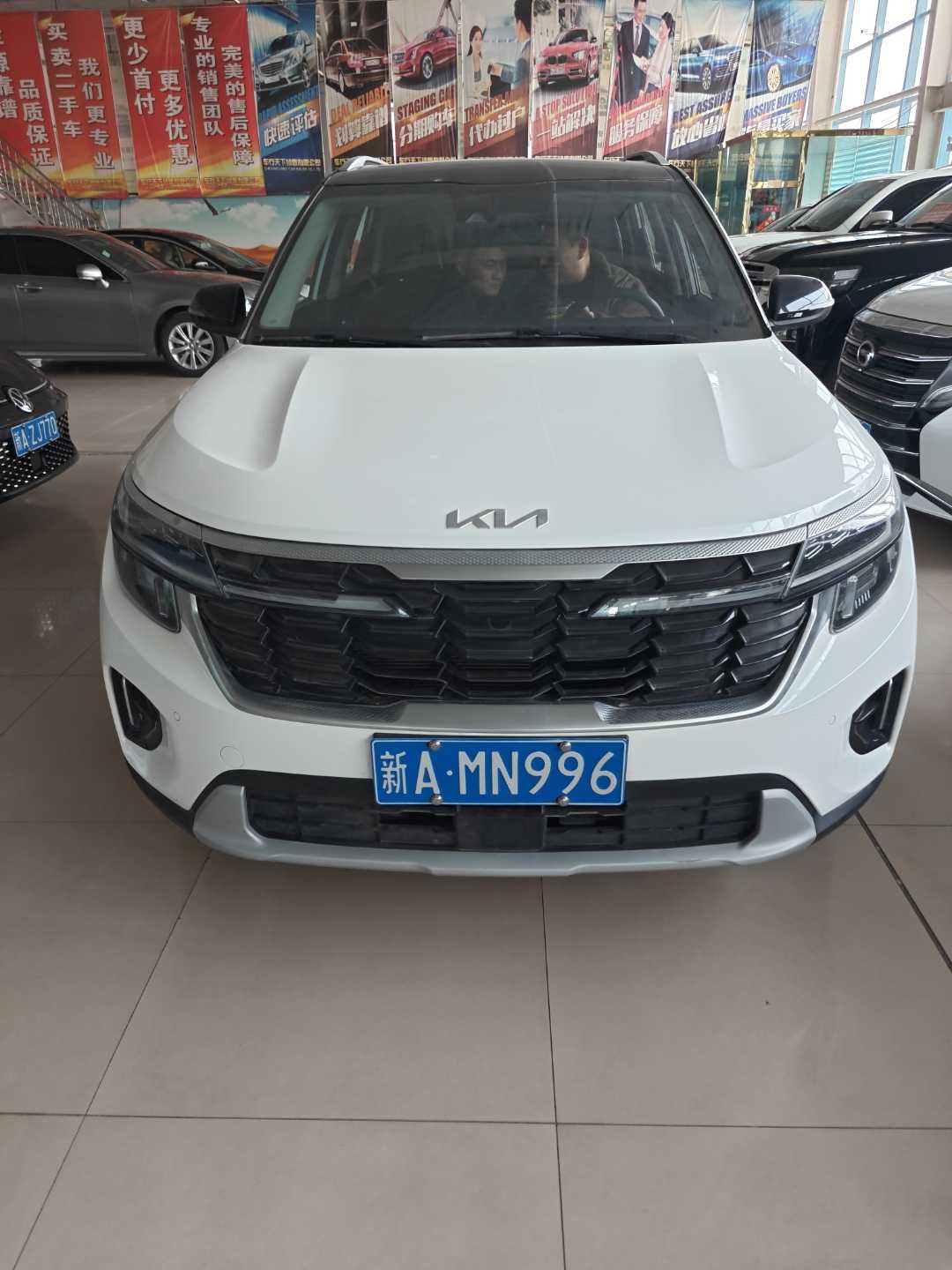 Kia Seltos 2023 汽车图片 