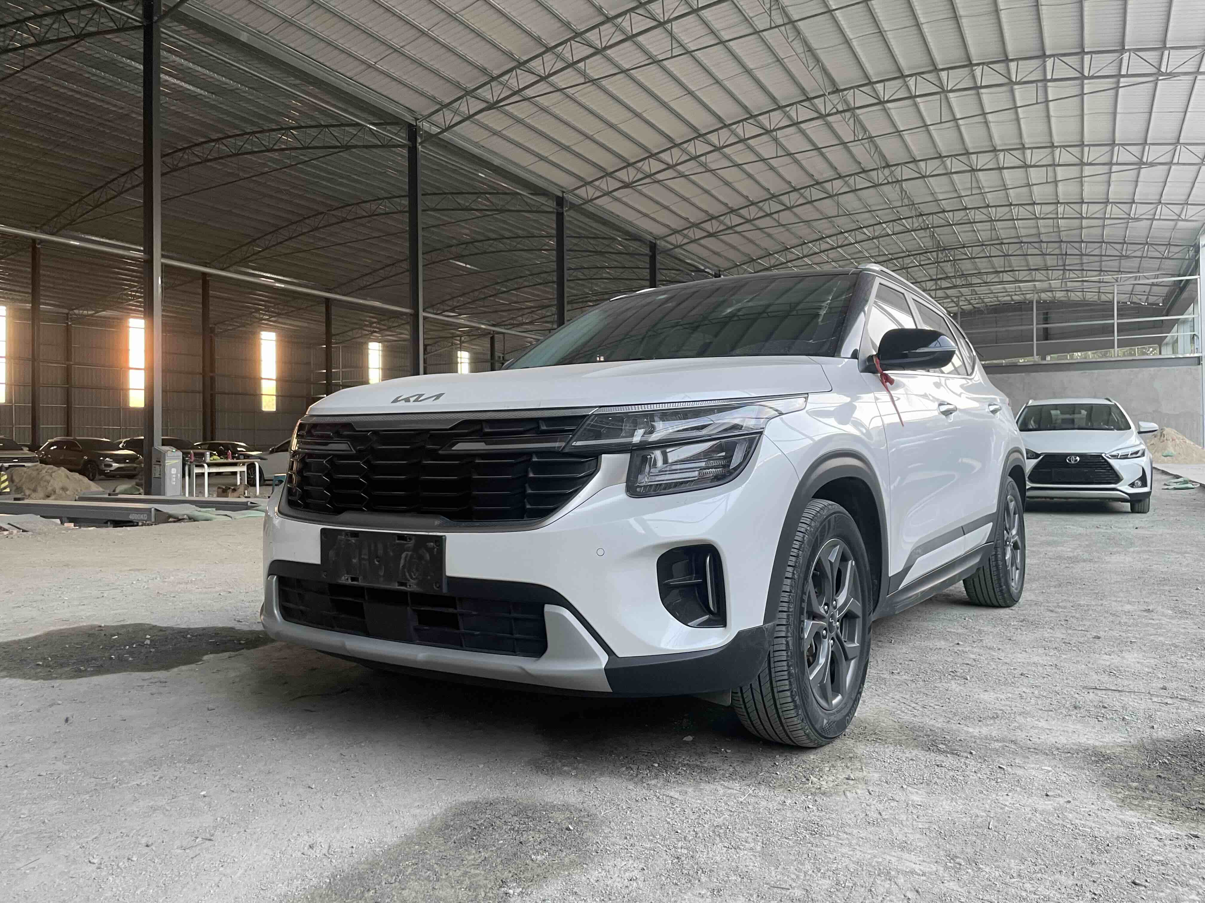 Kia Seltos 2023 汽车图片 