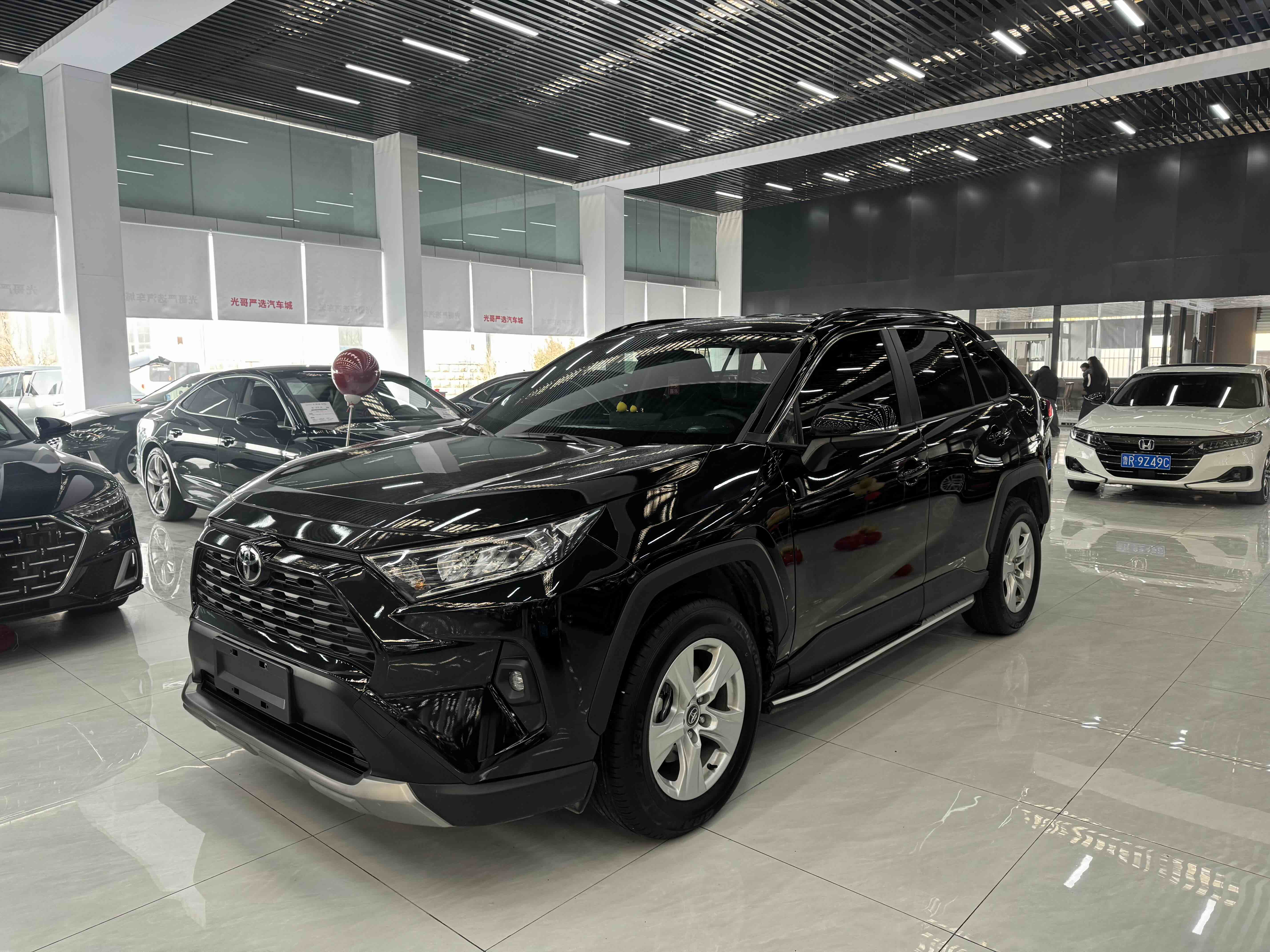 Toyota RAV4 2025 car image 