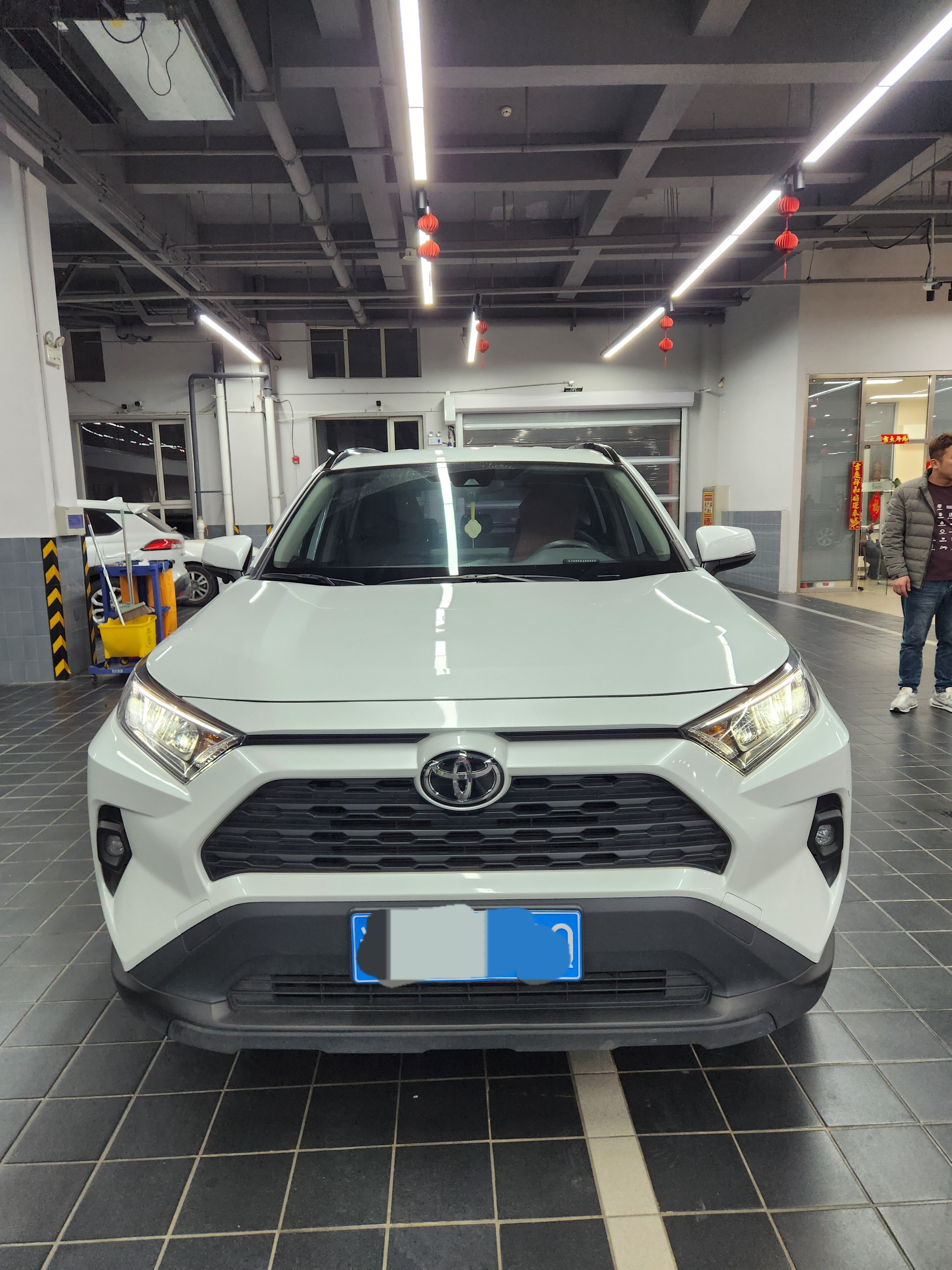 Toyota RAV4 2024 car image 