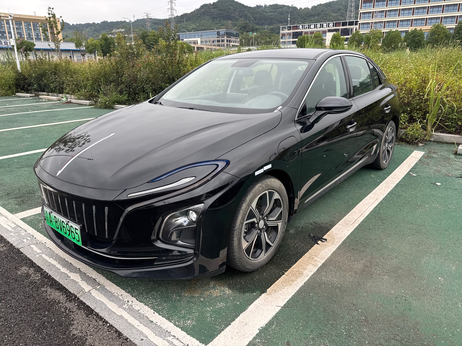 HongQi E-QM5 2023 car image 