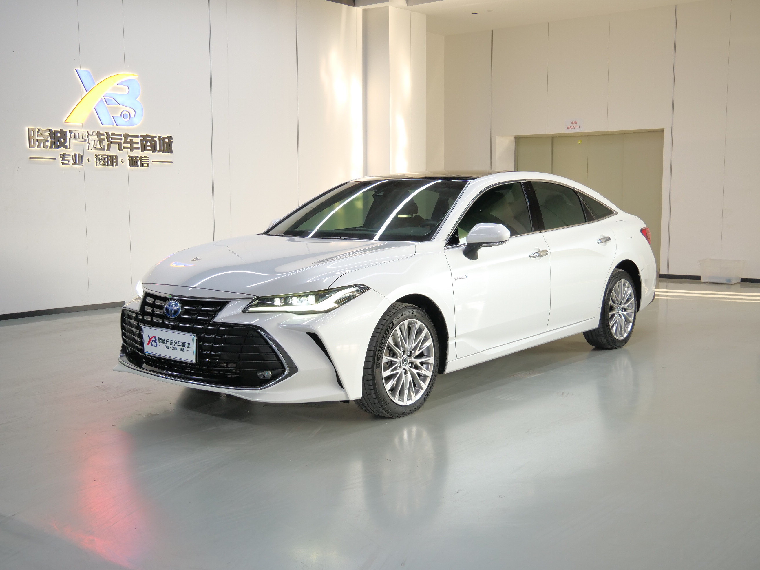 Toyota Avalon 2023 car image 
