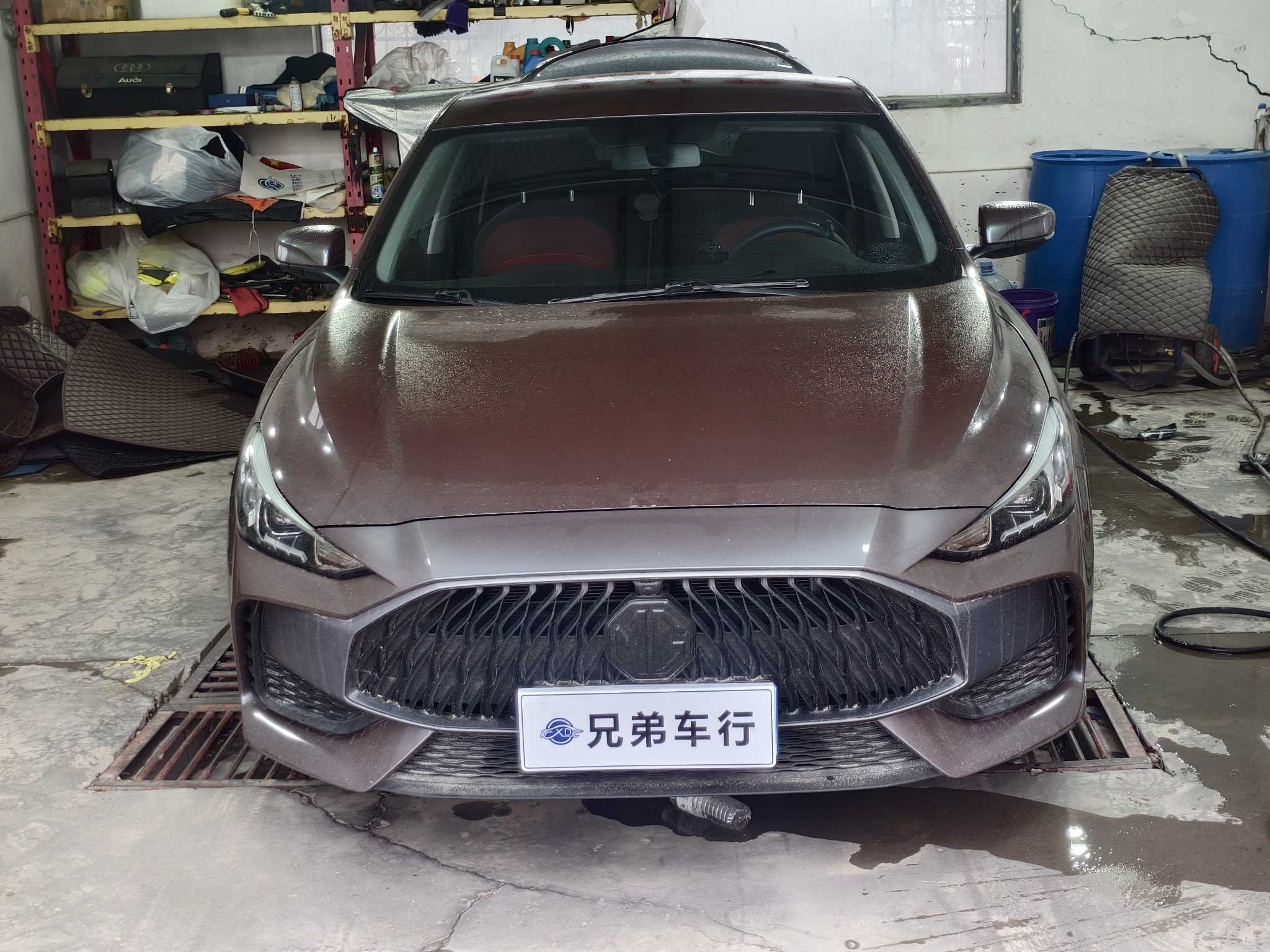 5 2025 5 2025 car image