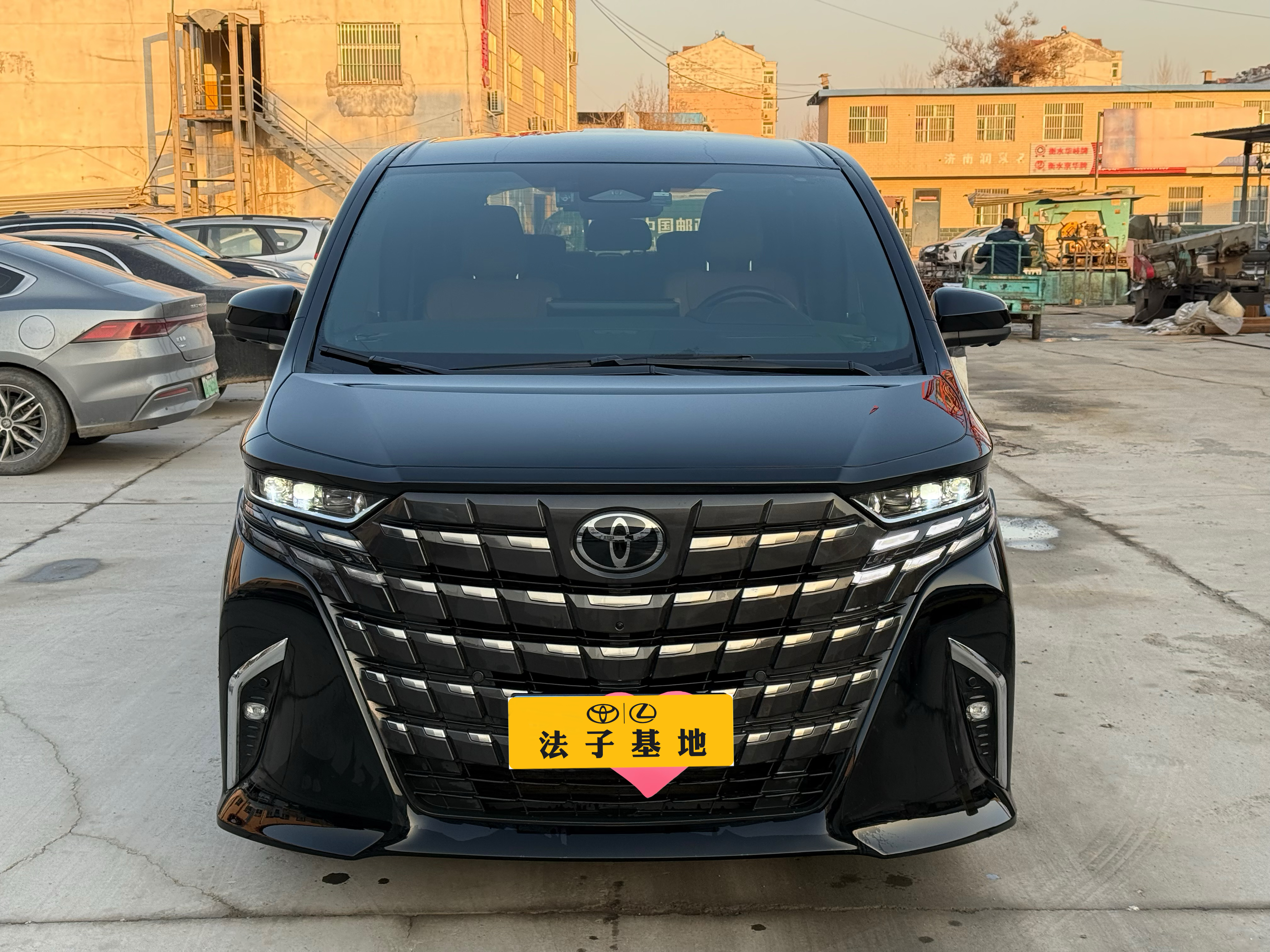 Toyota Alphard 2025 car image 