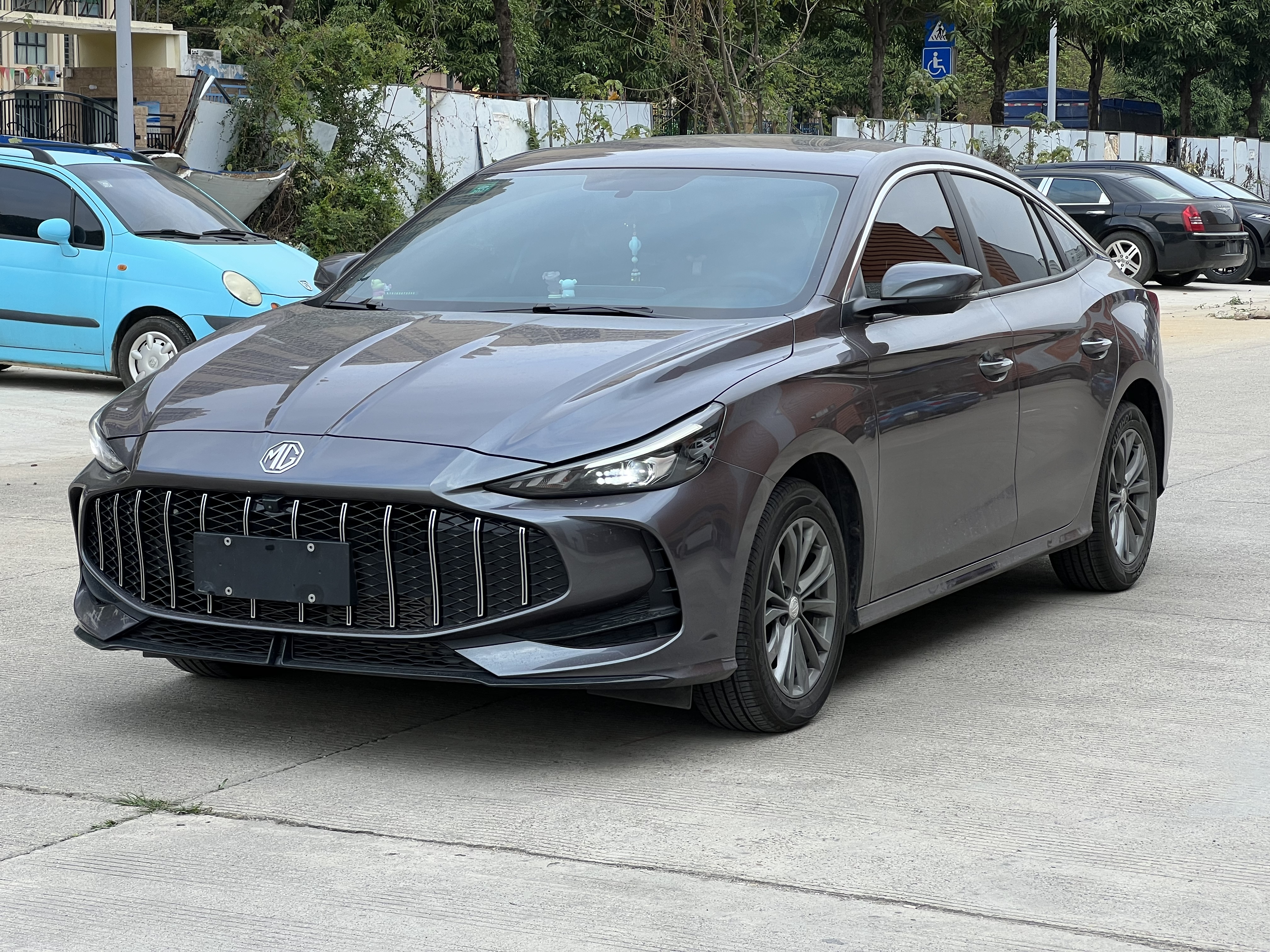 5 2025 5 2025 car image