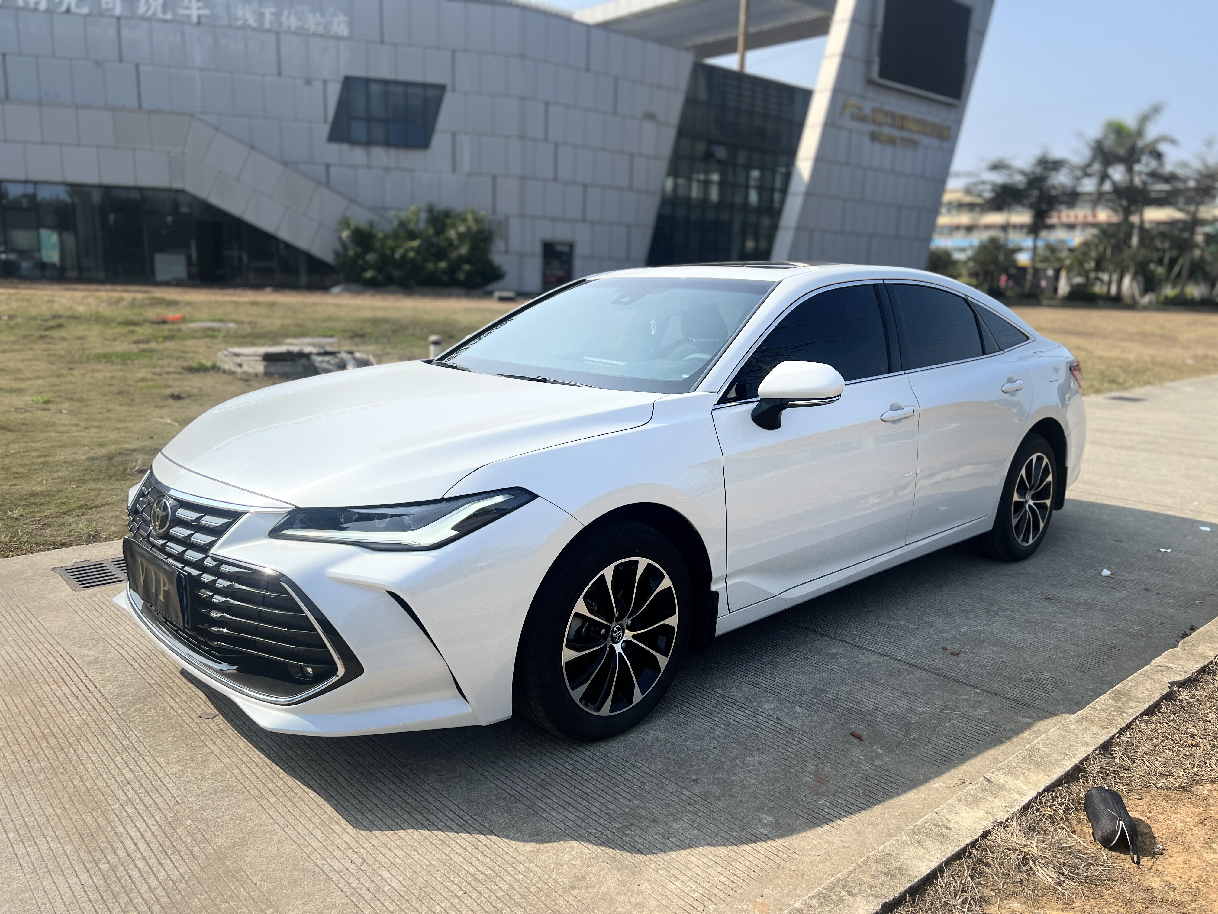 Toyota Avalon 2024 car image 