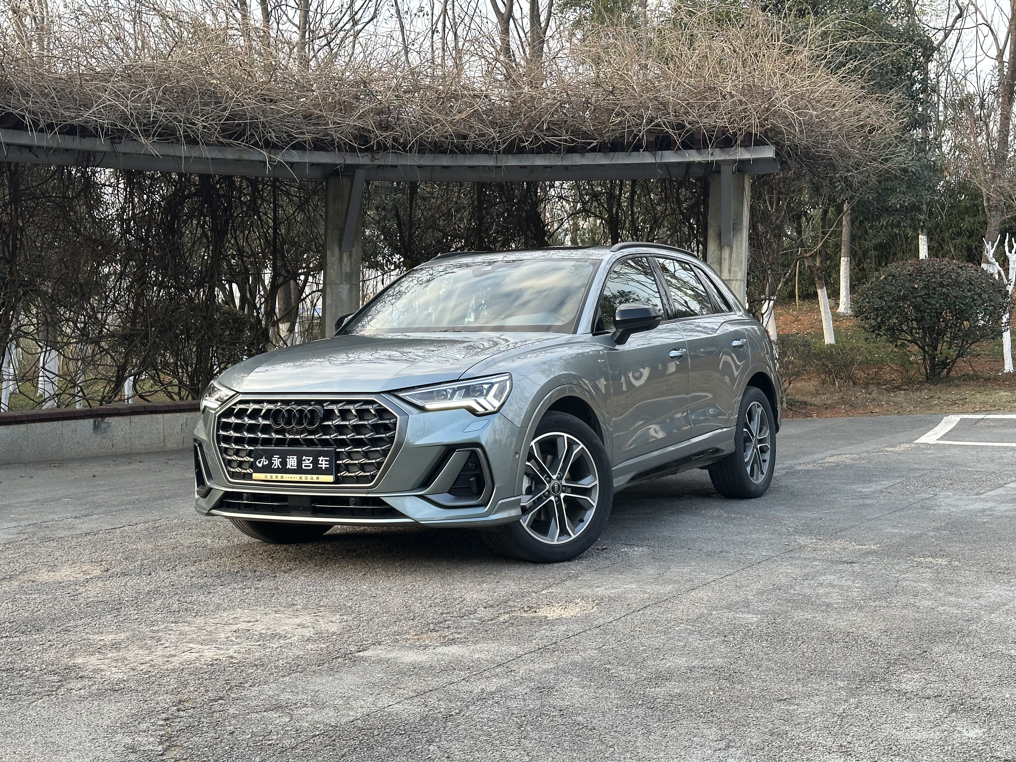 Audi Q3 2023 car image 