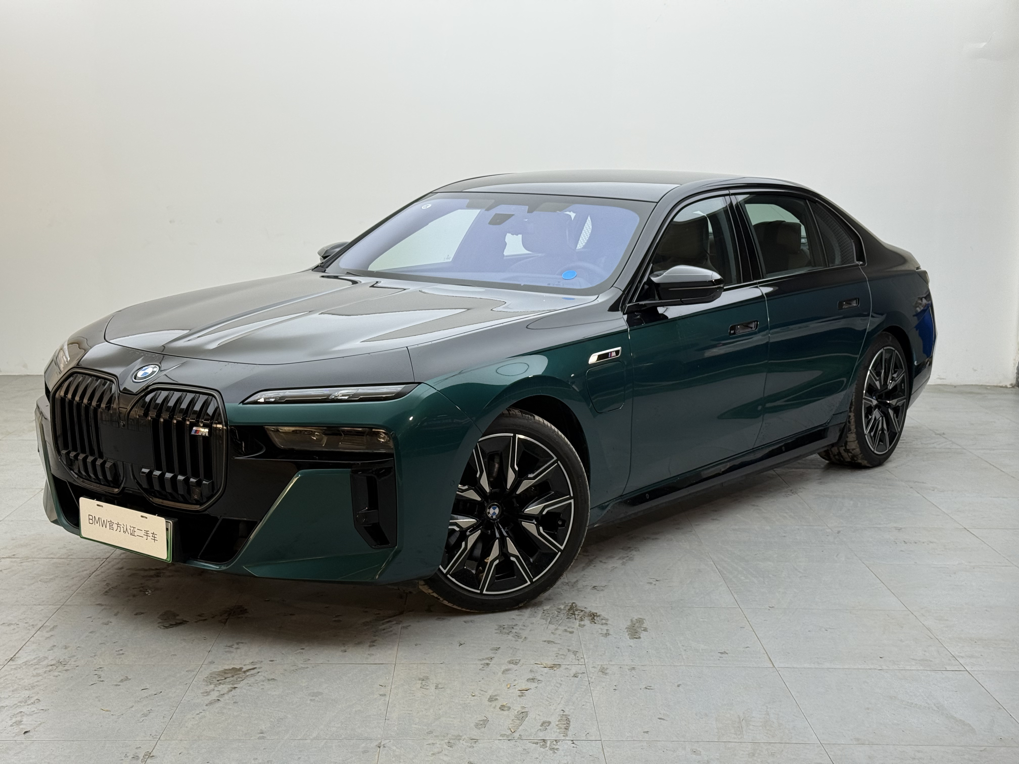 BMW i7 M70L 2024 car image 