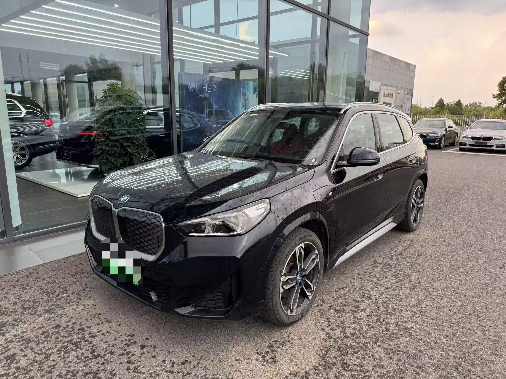 BMW iX1 2023 car image 