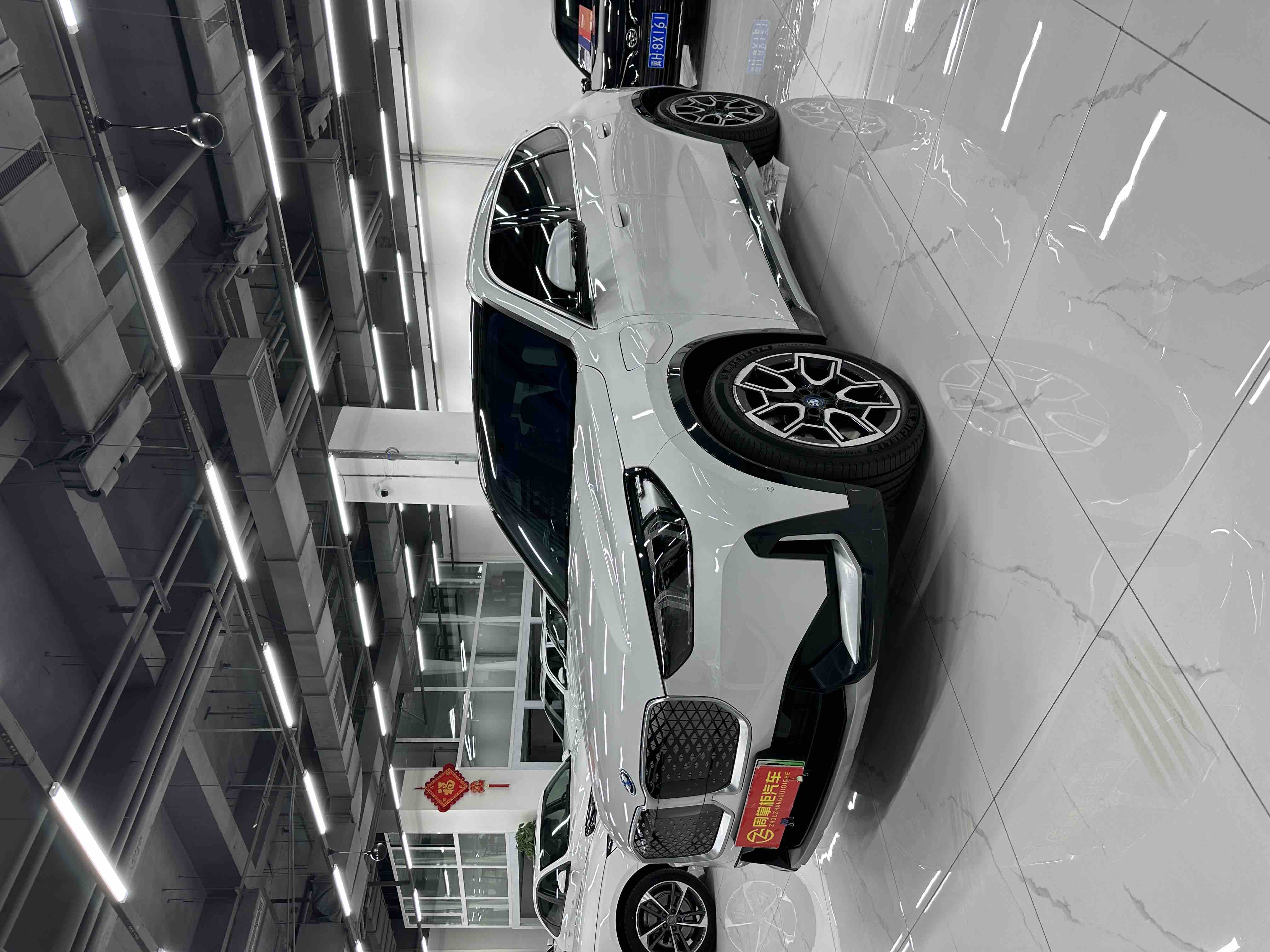 BMW iX1 2024 car image 