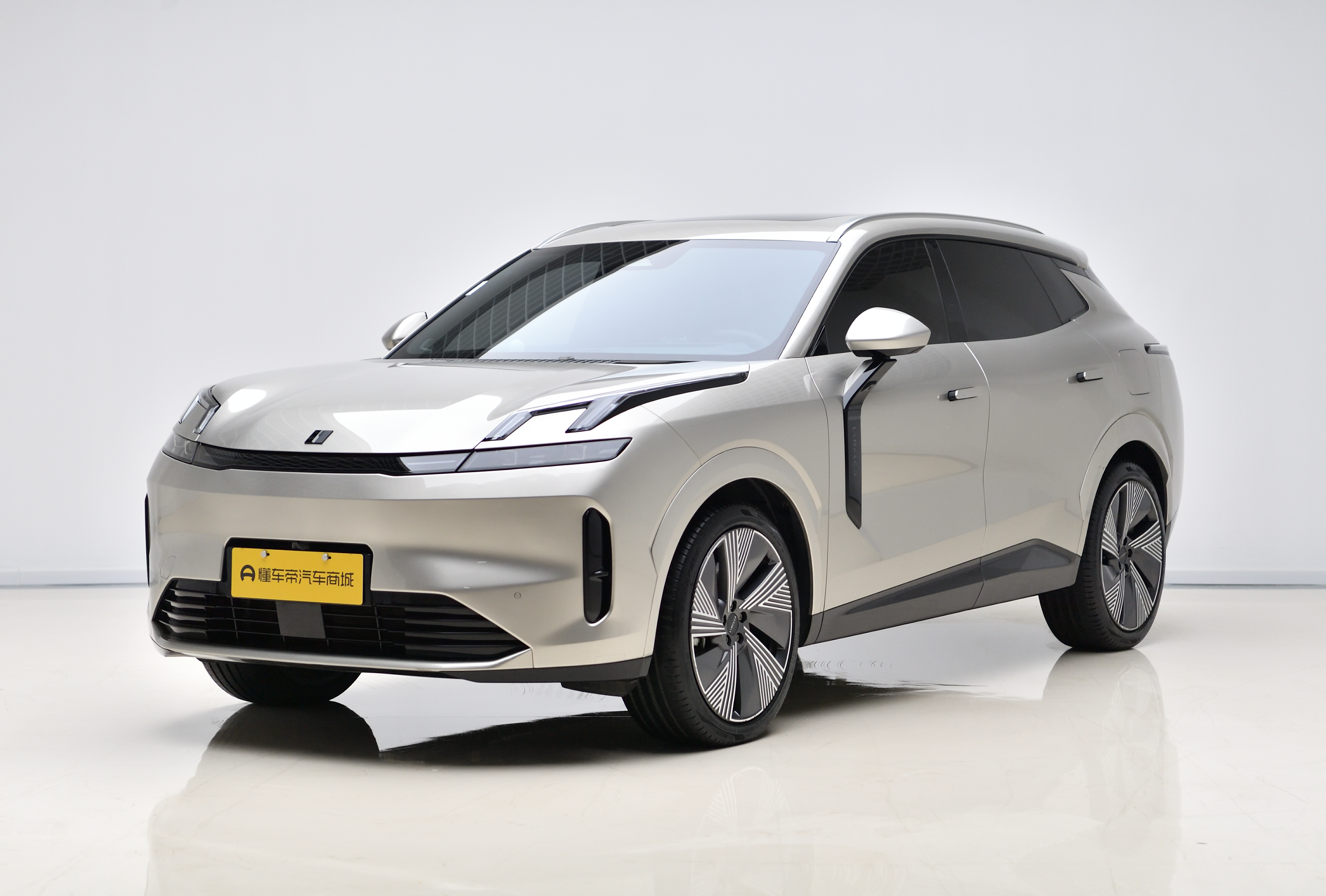 Lynk & Co 08 EM-P 2024 car image 
