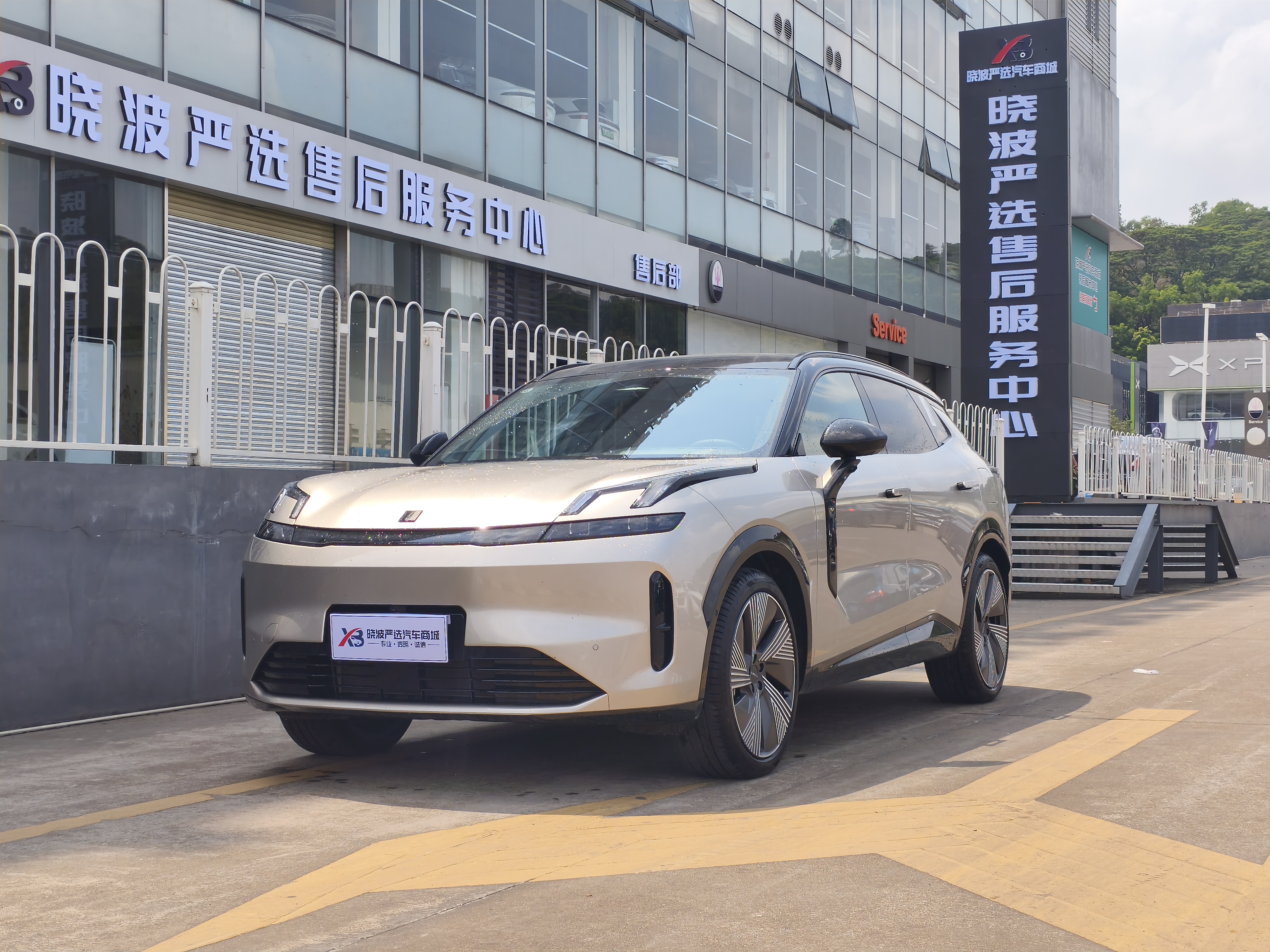 Lynk & Co 08 EM-P 2024 car image 