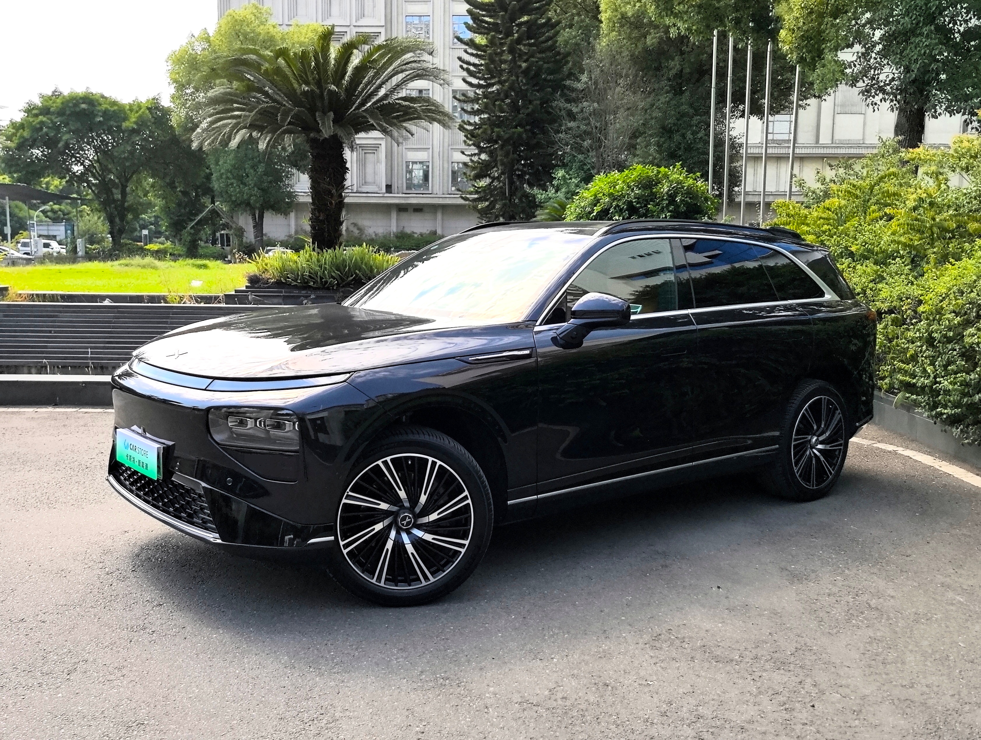 Xpeng G9 2025 car image 