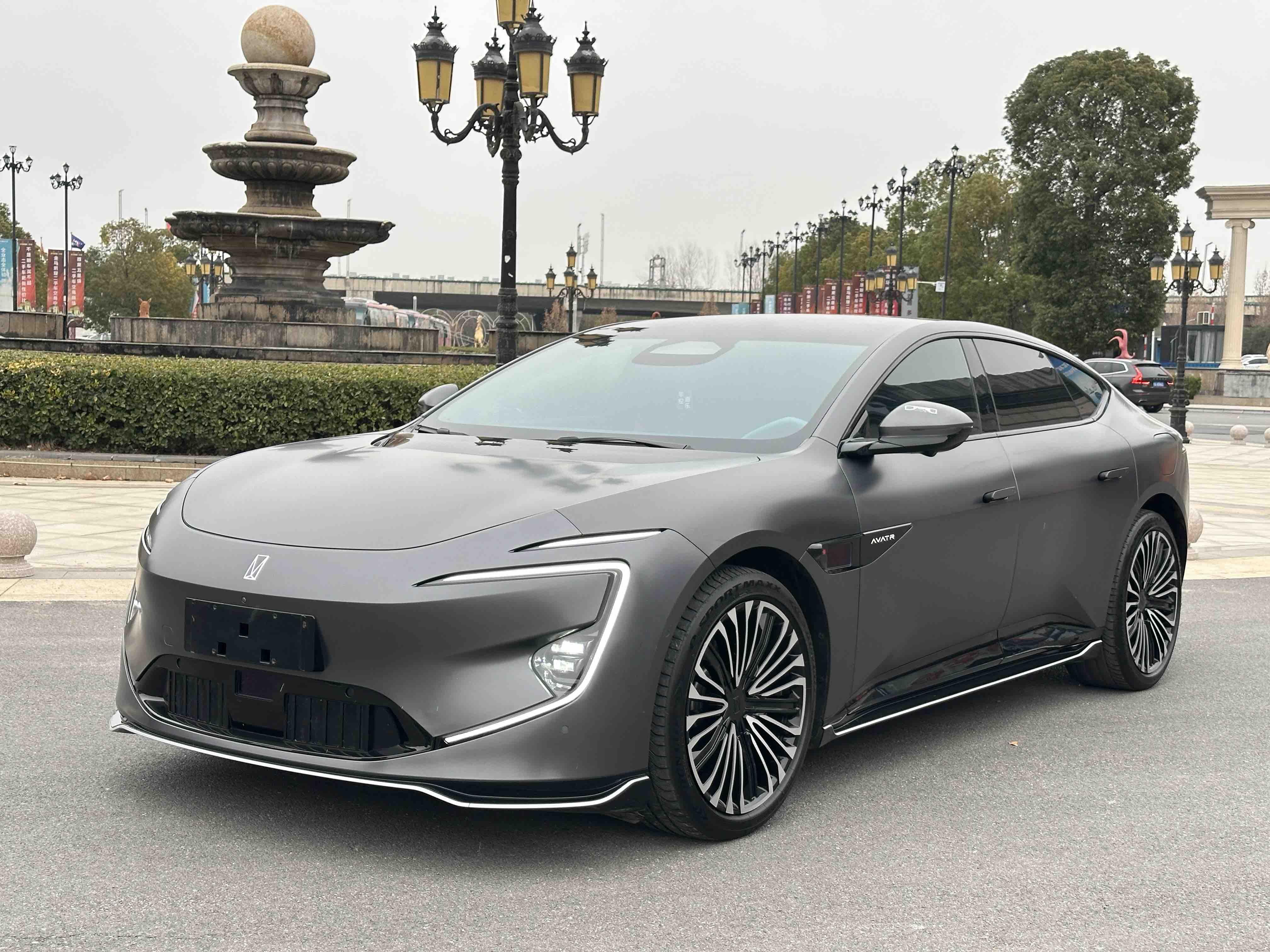 Avatr 12 2024 car image 