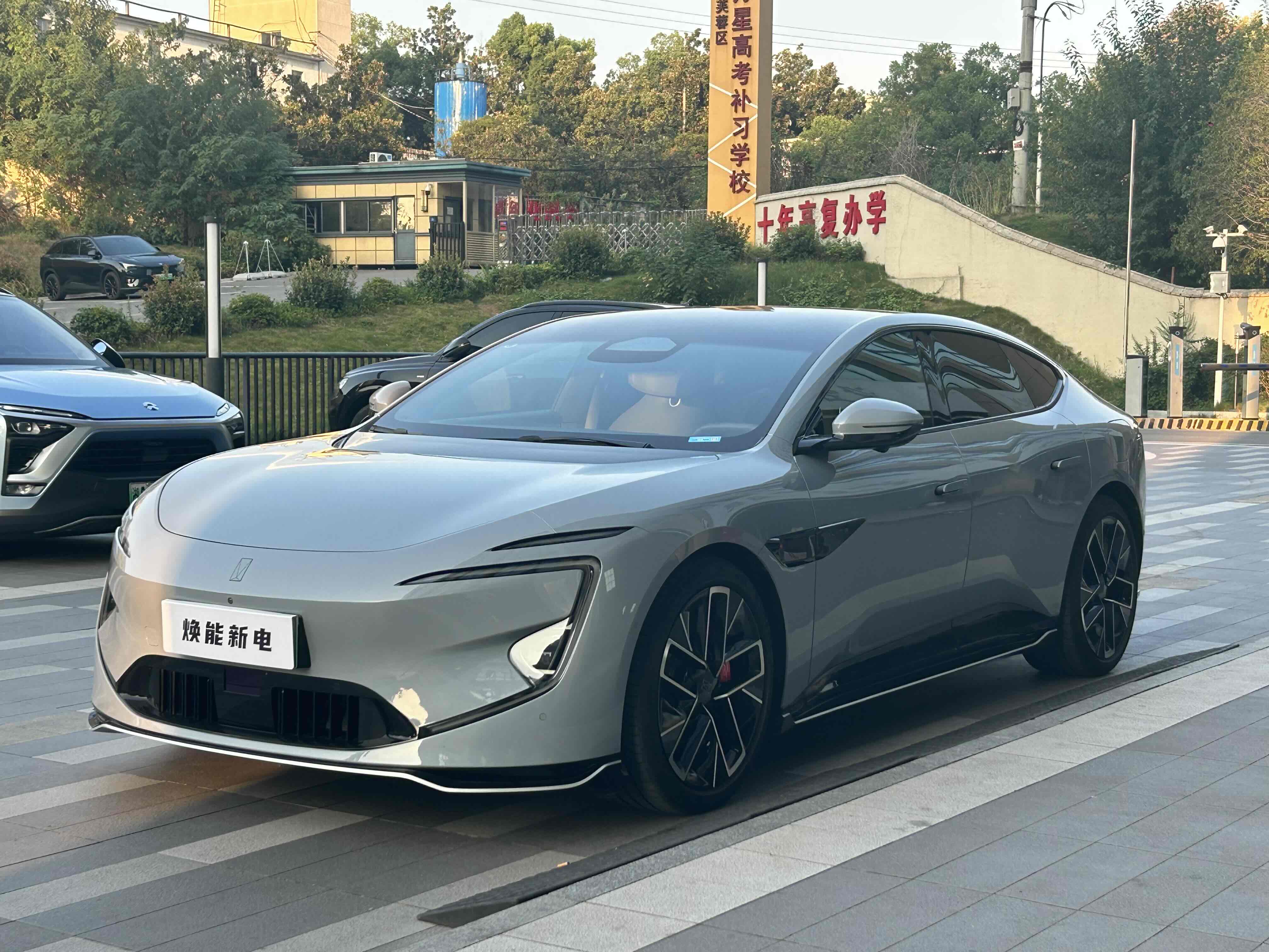 Avatr 12 2023 car image 