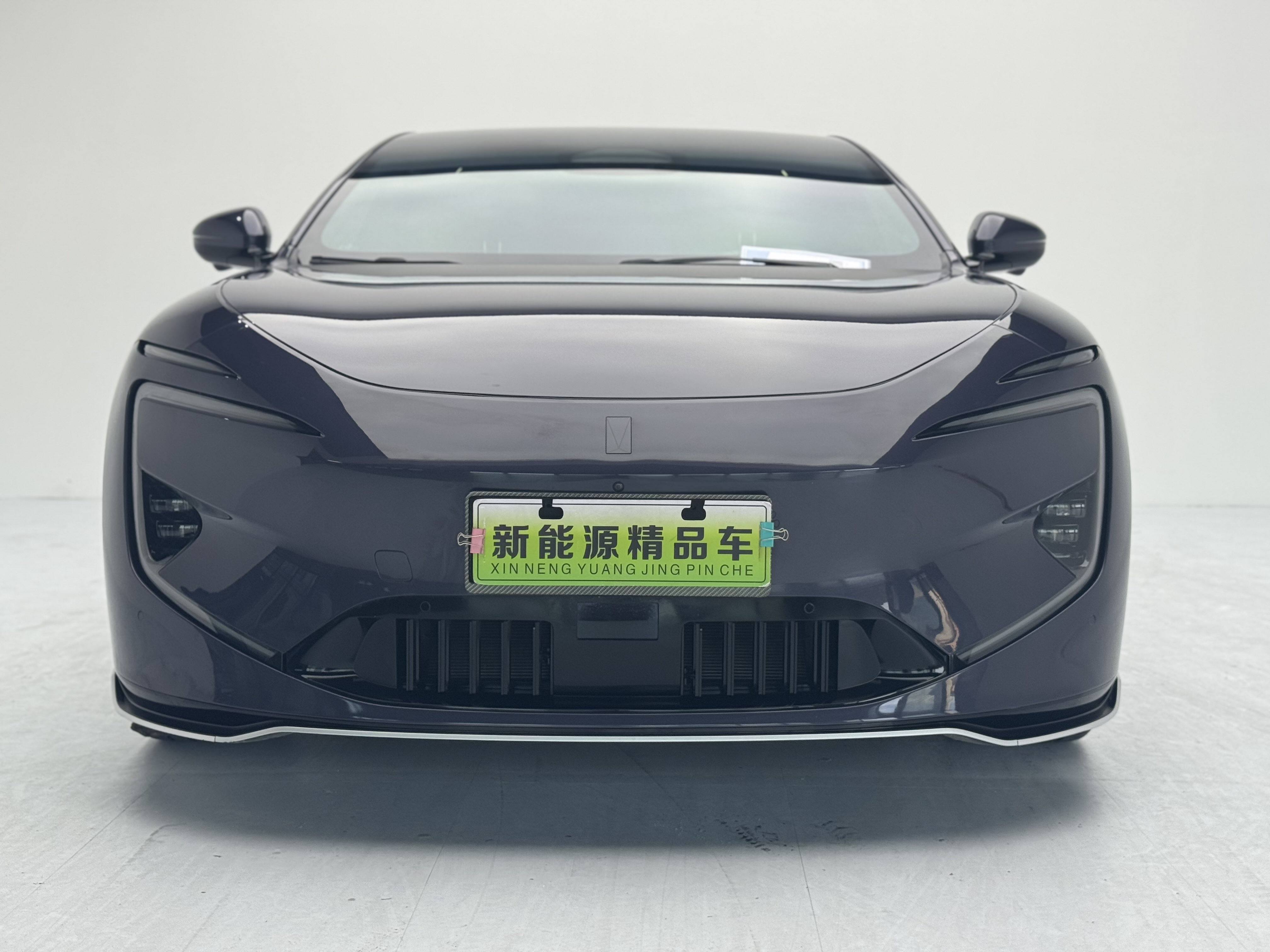 Avatr 12 2024 car image 