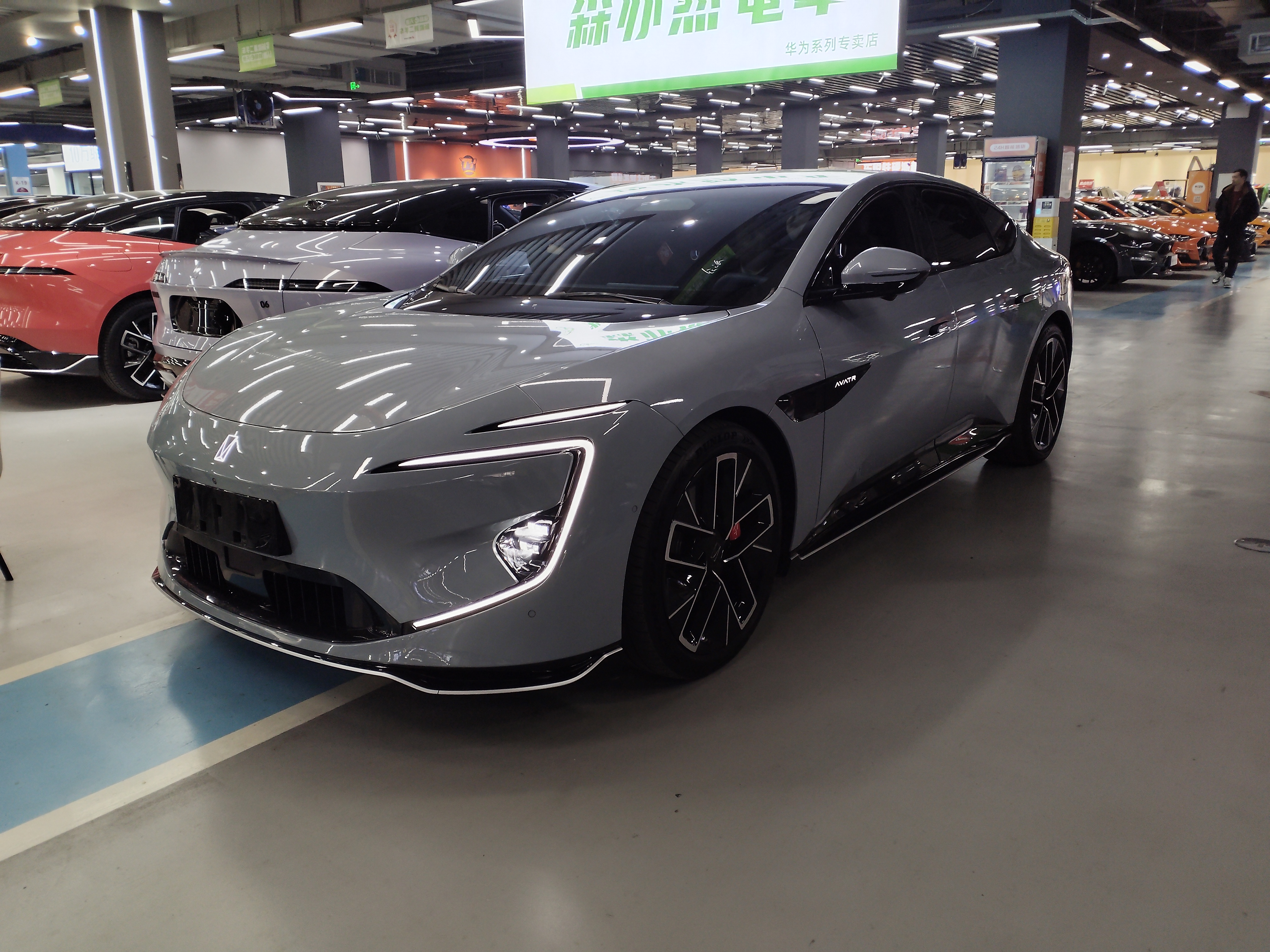 Avatr 12 2023 car image 