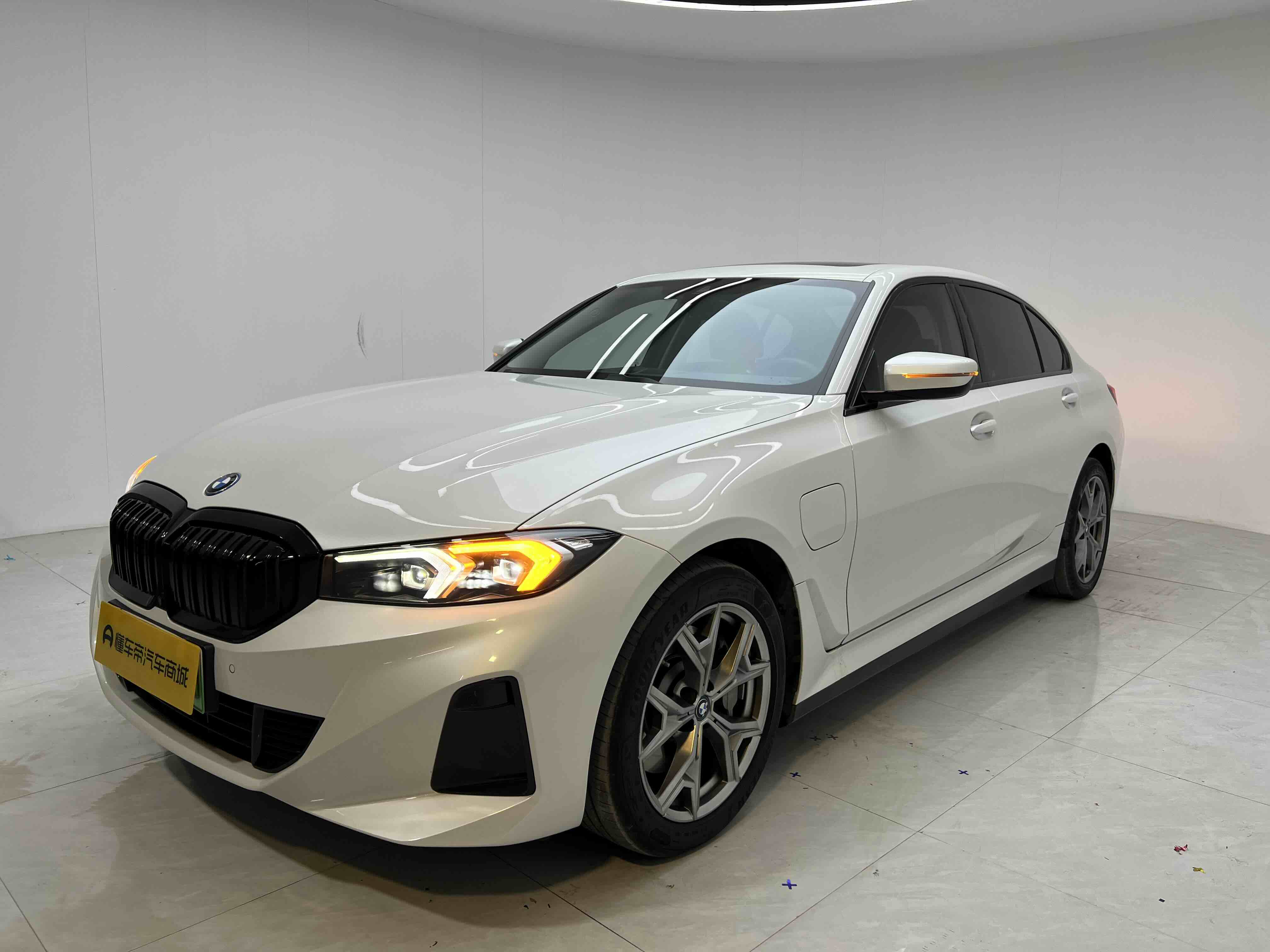 BMW i3 2023 car image 