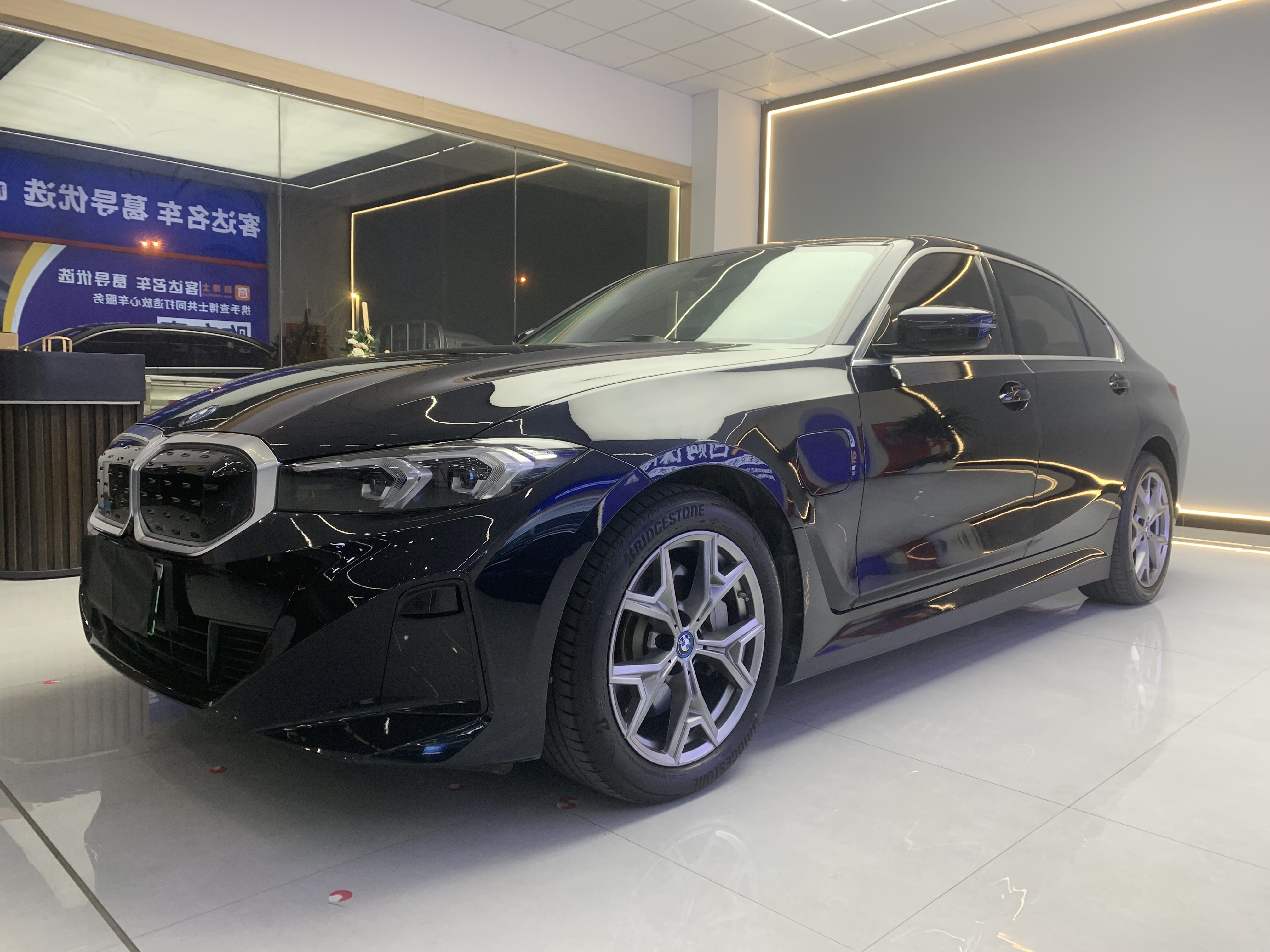 BMW i3 2024 car image 