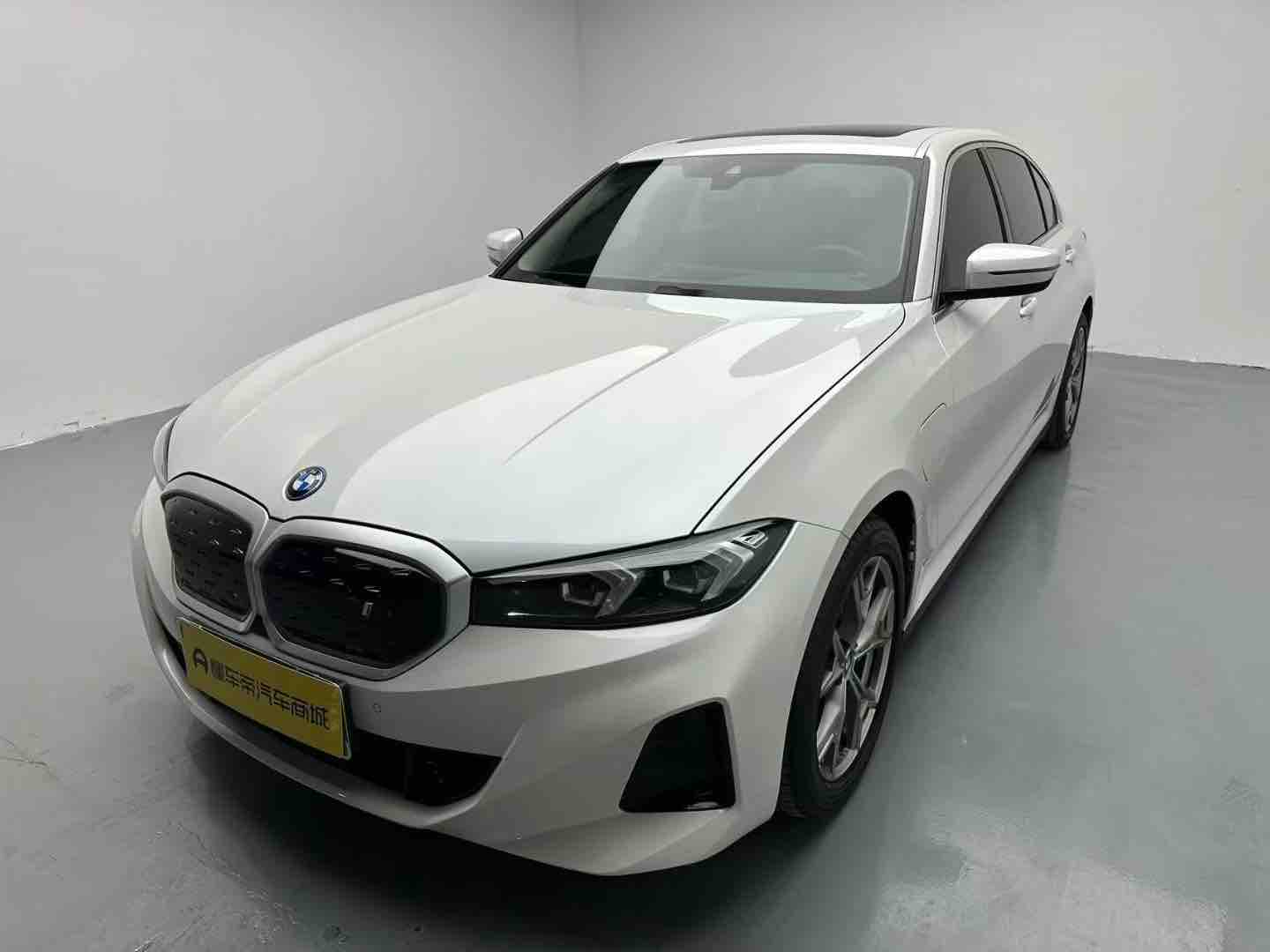 BMW i3 2024 car image 