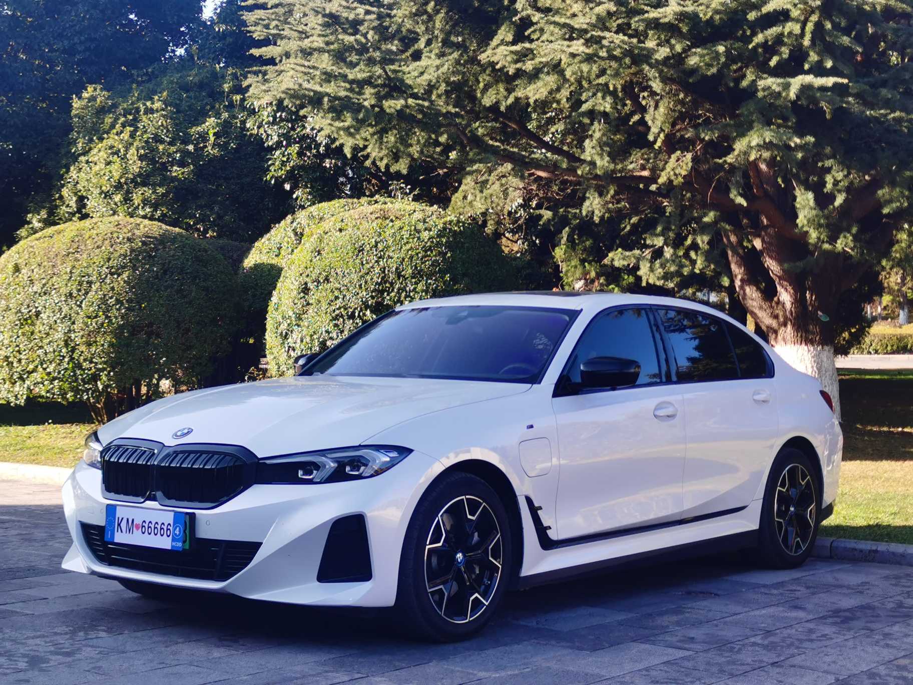 BMW i3 2024 car image 